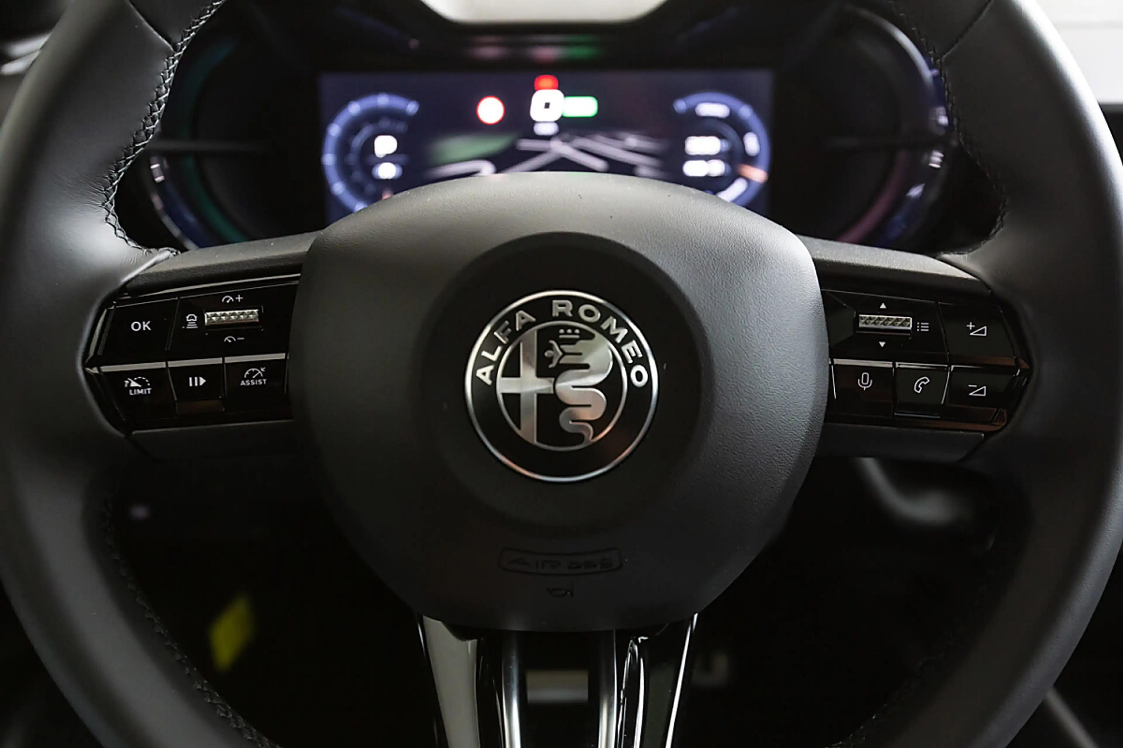 Alfa Romeo Junior Elettrica Ti — photo 13
