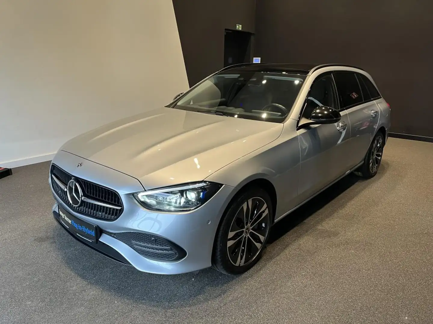 Mercedes-Benz C 300 e T +MBUX+PANO+Avantgarde+Night+KAMERA+AHK Argent - 1