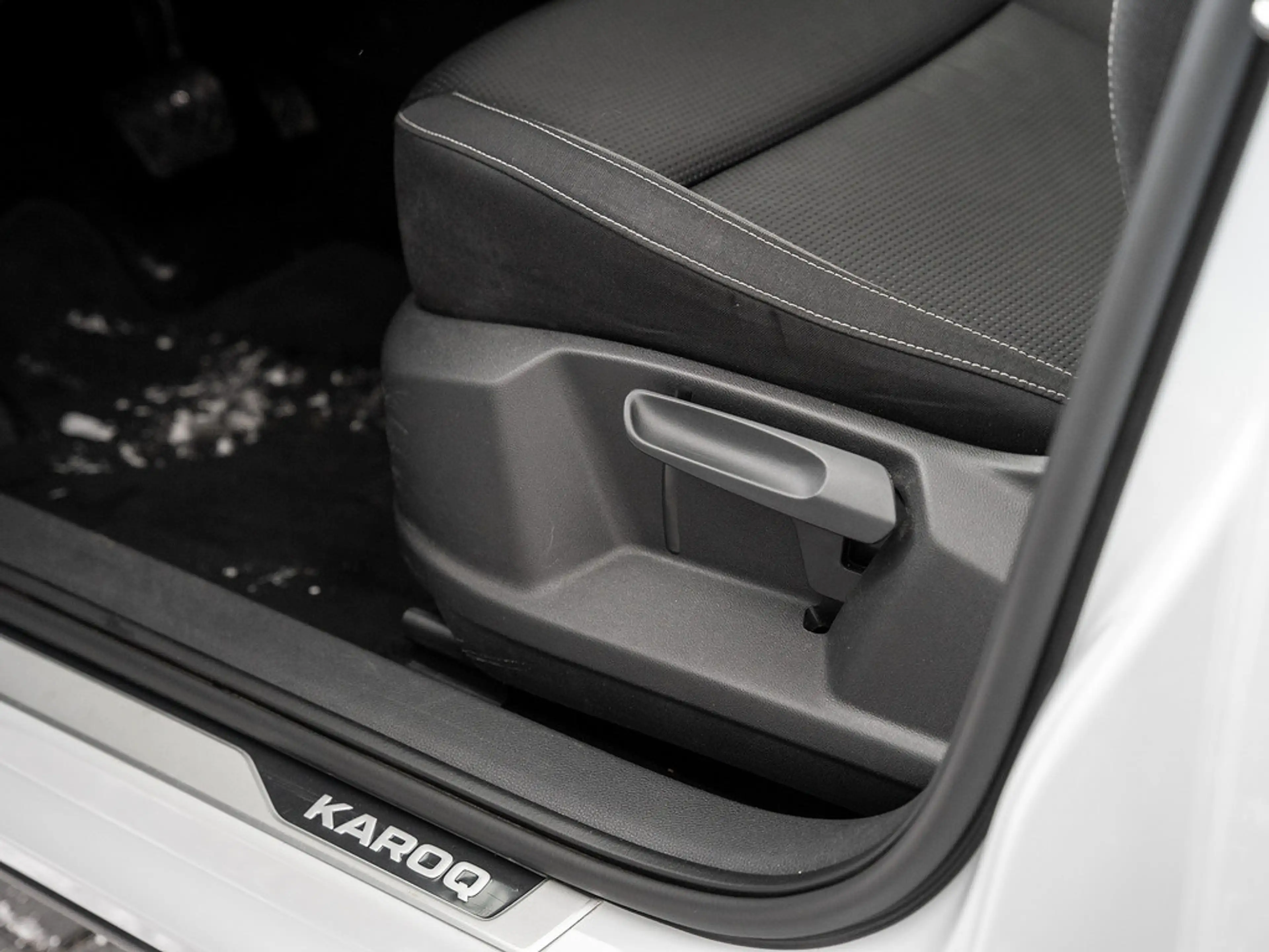 Skoda Karoq 1.5 TSI Tour DSG pACC Navi SHZ Matrix — photo 14