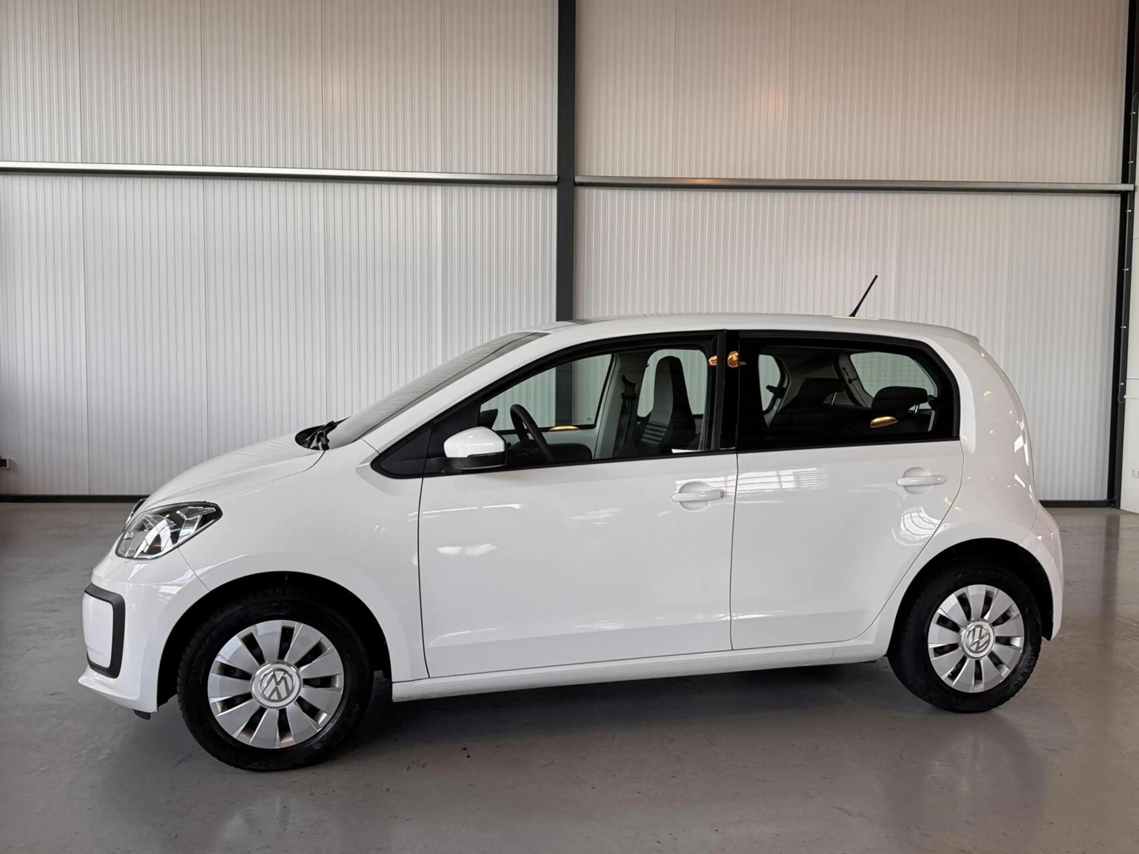 Volkswagen up! 1.0 BMT move up! — photo 6