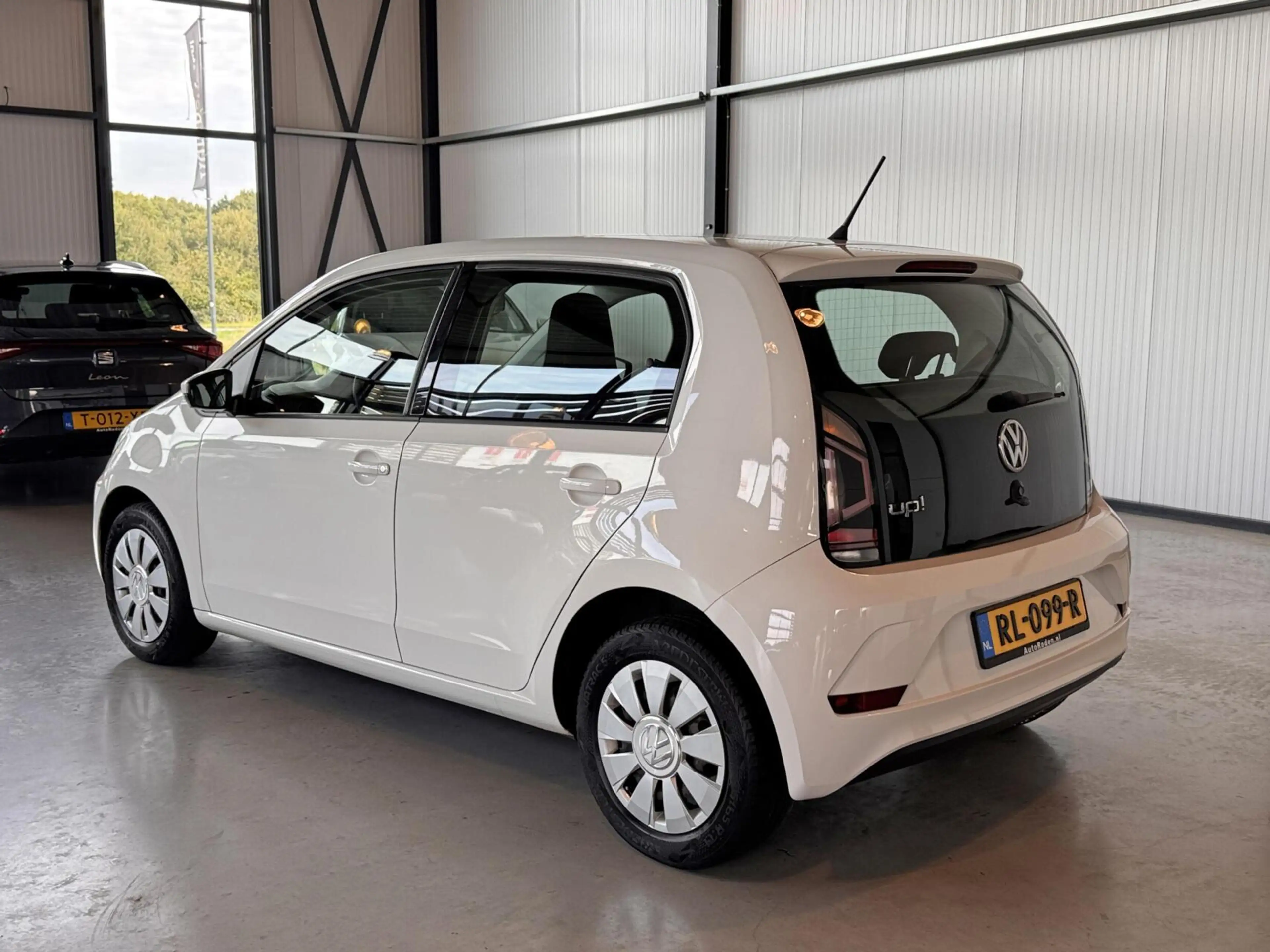 Volkswagen up! 1.0 BMT move up! — photo 4