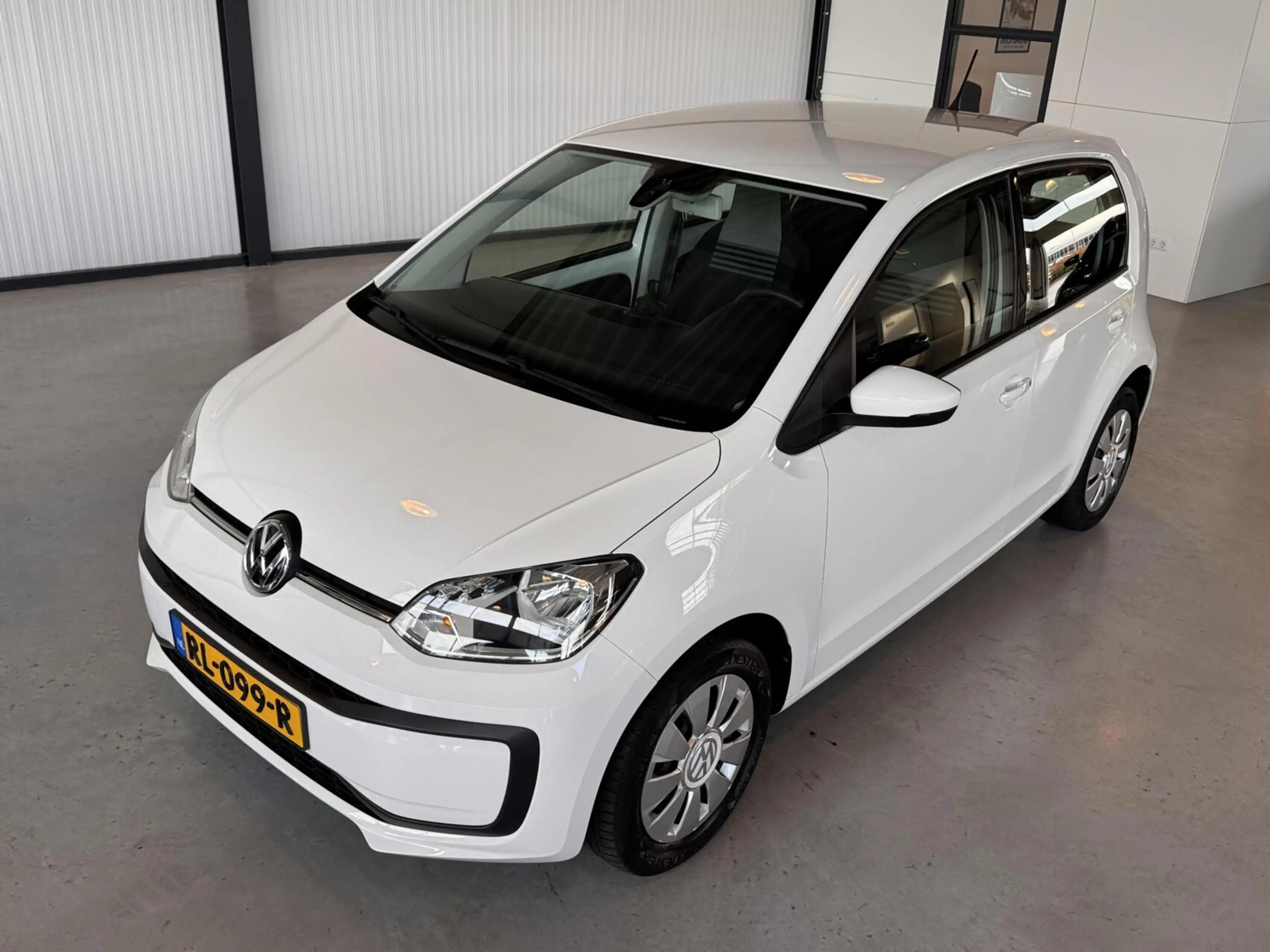 Volkswagen up! 1.0 BMT move up! — photo 10
