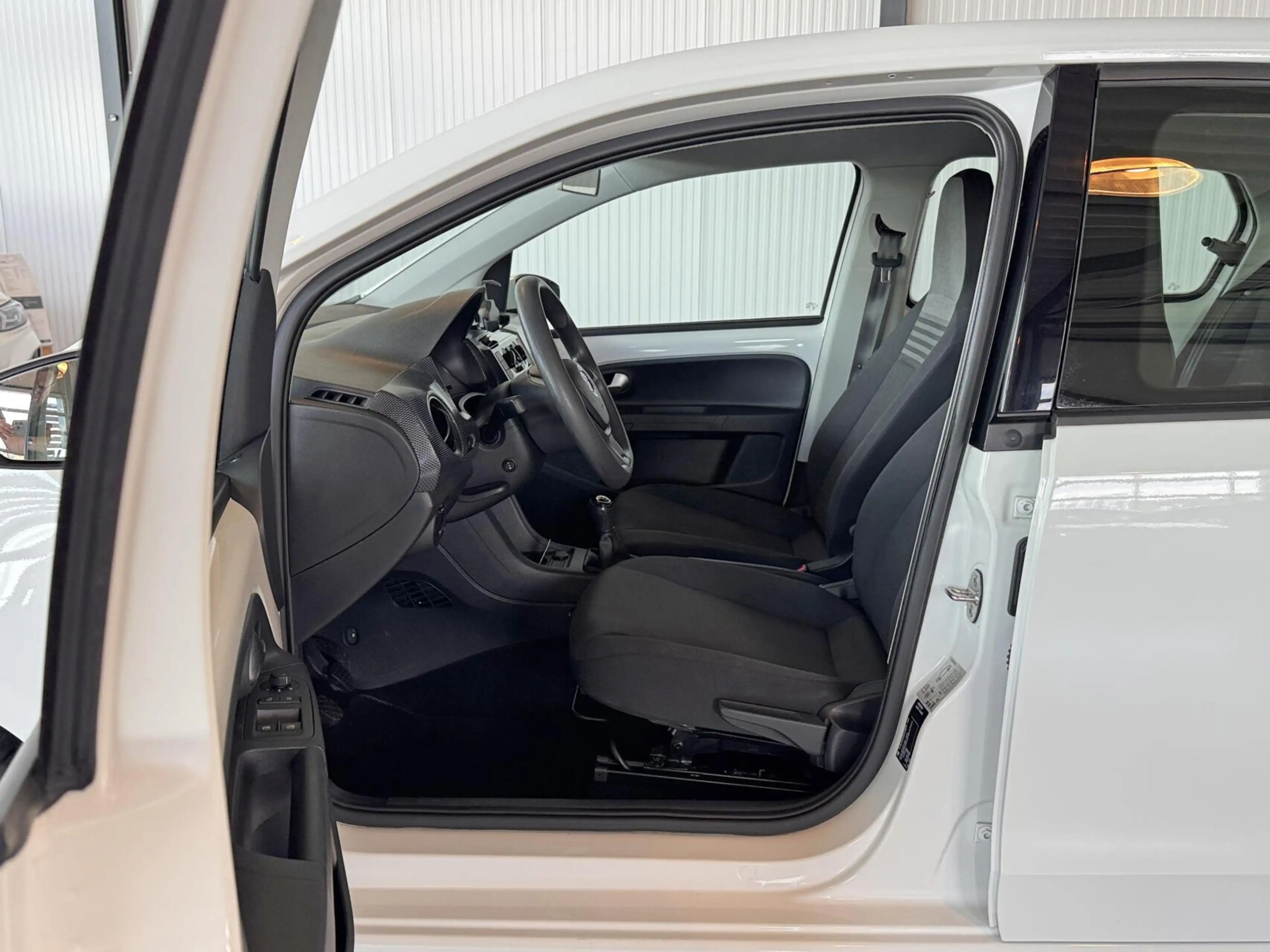 Volkswagen up! 1.0 BMT move up! — photo 14