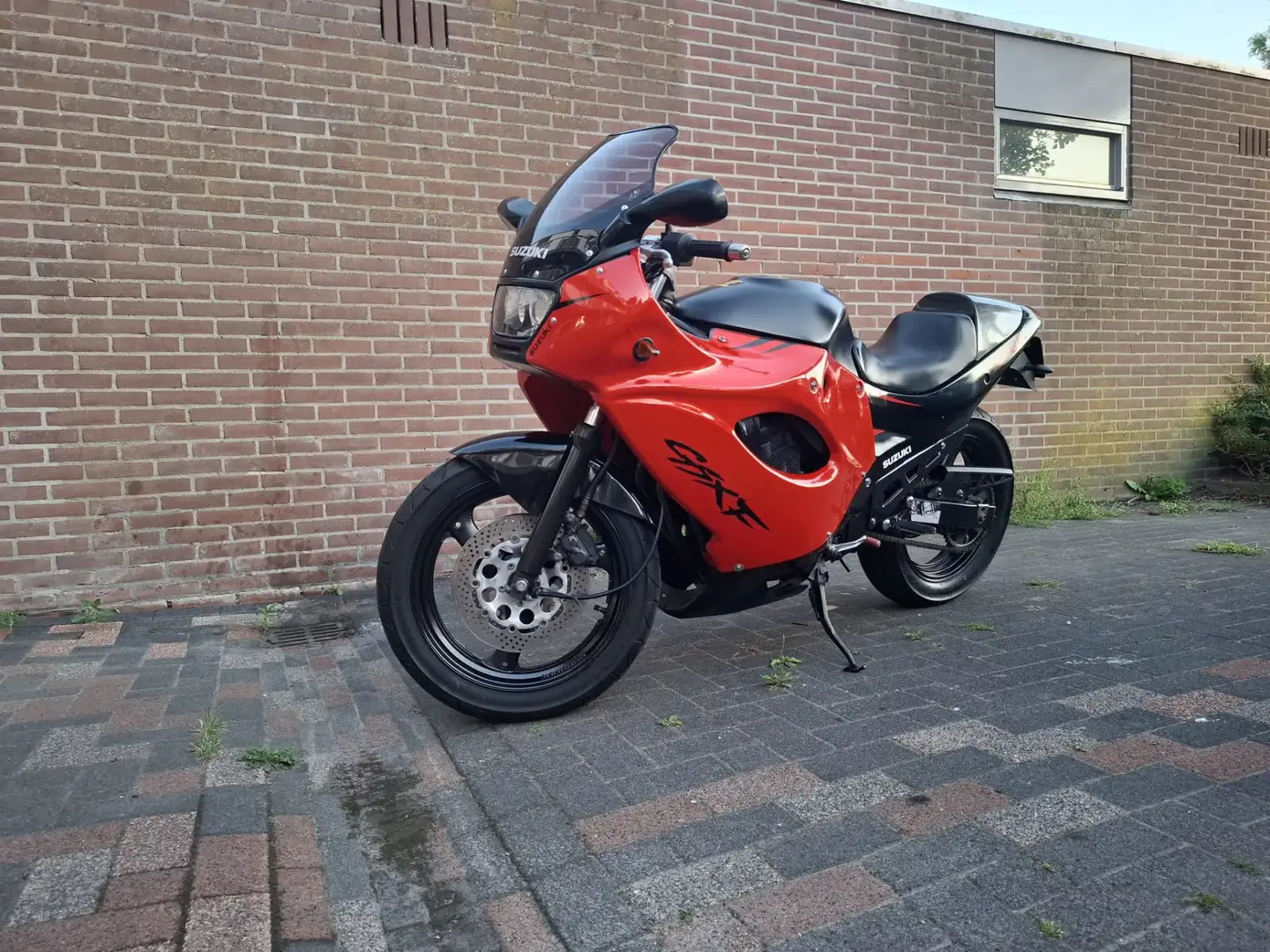 Suzuki GSX 600 F Rood - 2