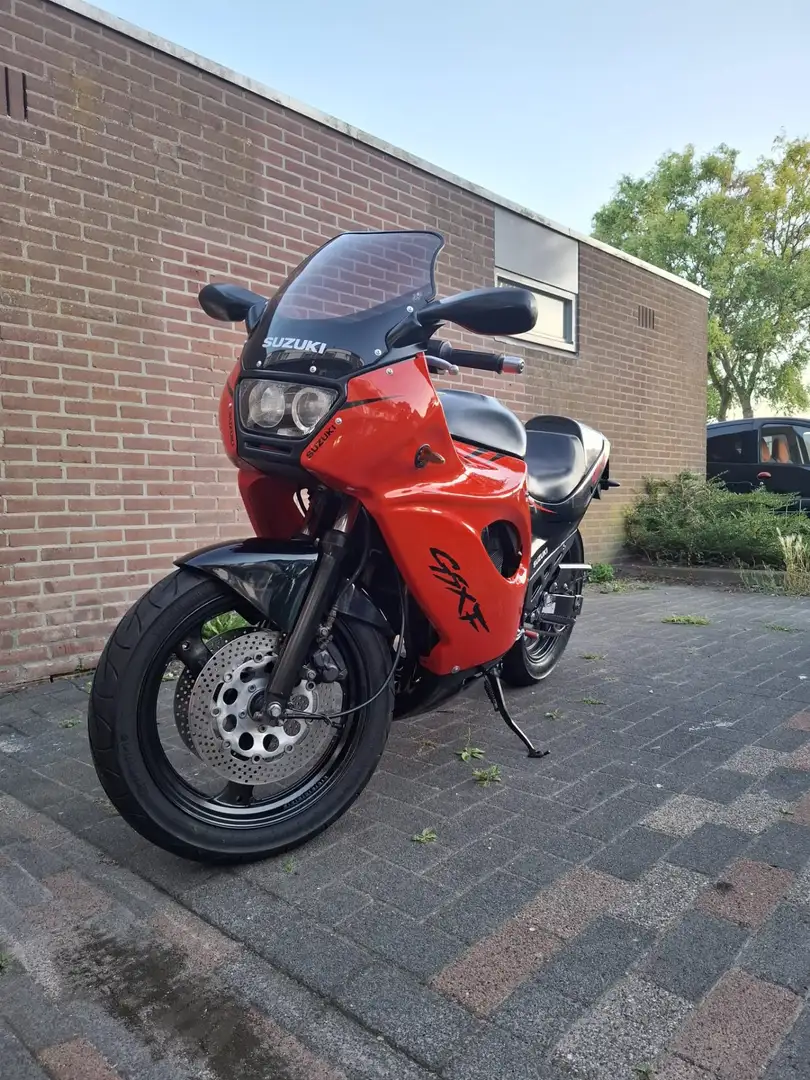 Suzuki GSX 600 F Rood - 1