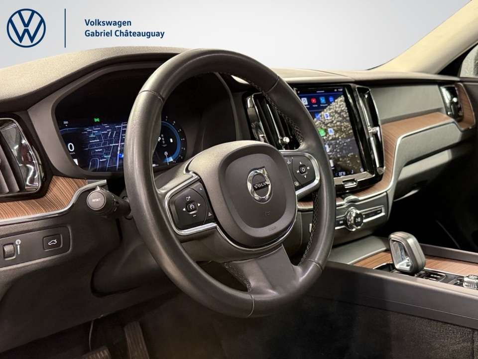 2022 Volvo XC60 B6 Momentum AWD thumb 9