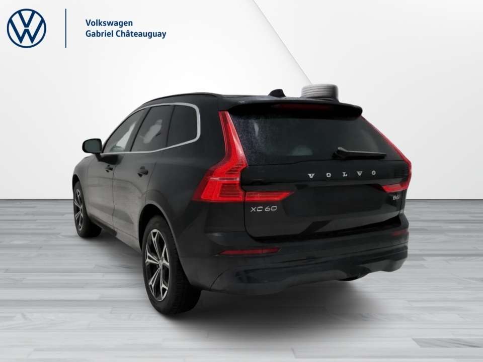 2022 Volvo XC60 B6 Momentum AWD alt 3