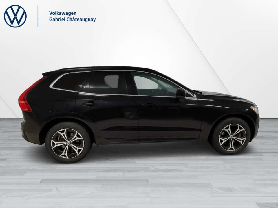 2022 Volvo XC60 B6 Momentum AWD thumb 6