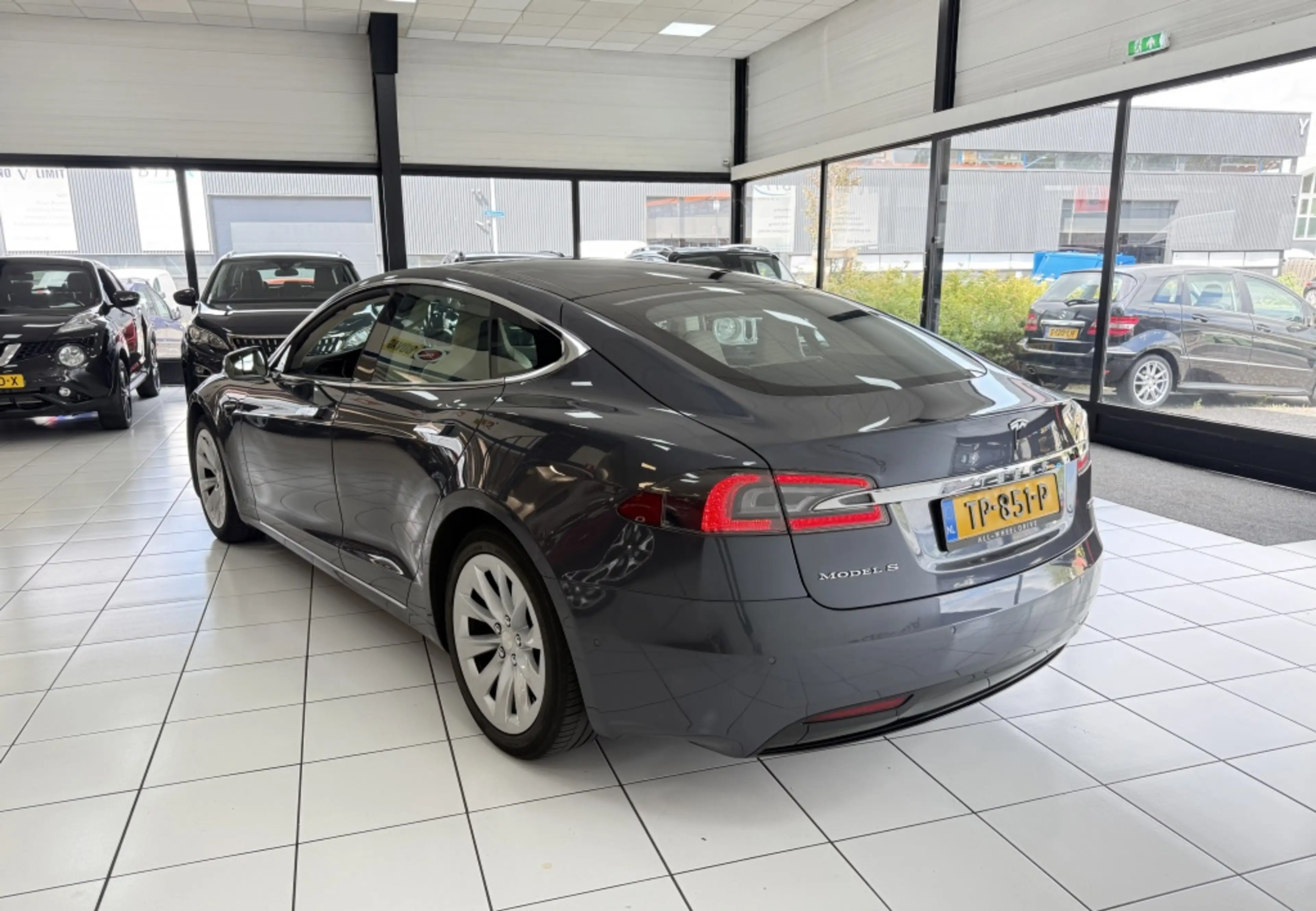 Tesla Model S 100D Panoramadak — photo 12