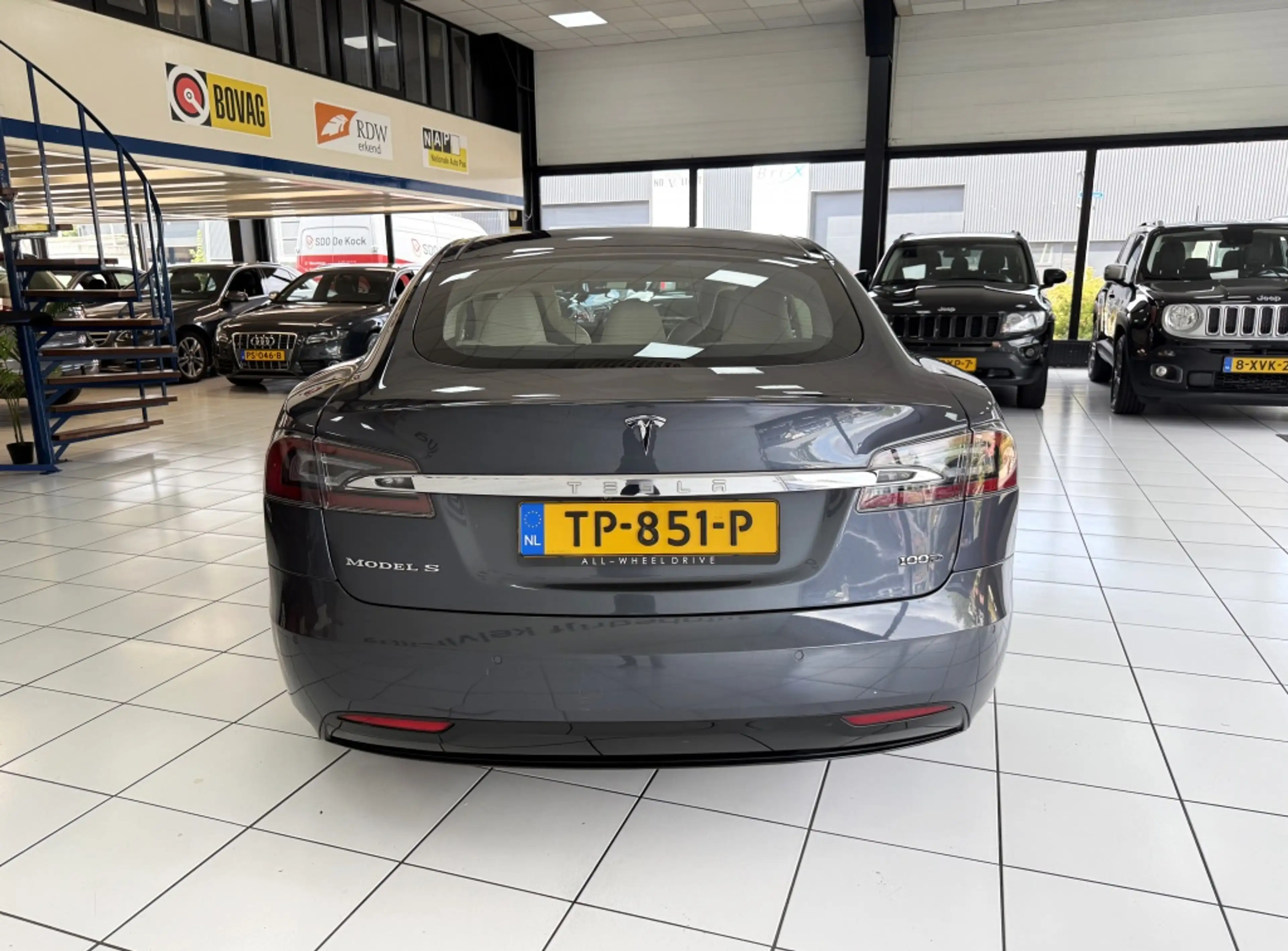 Tesla Model S 100D Panoramadak — photo 13