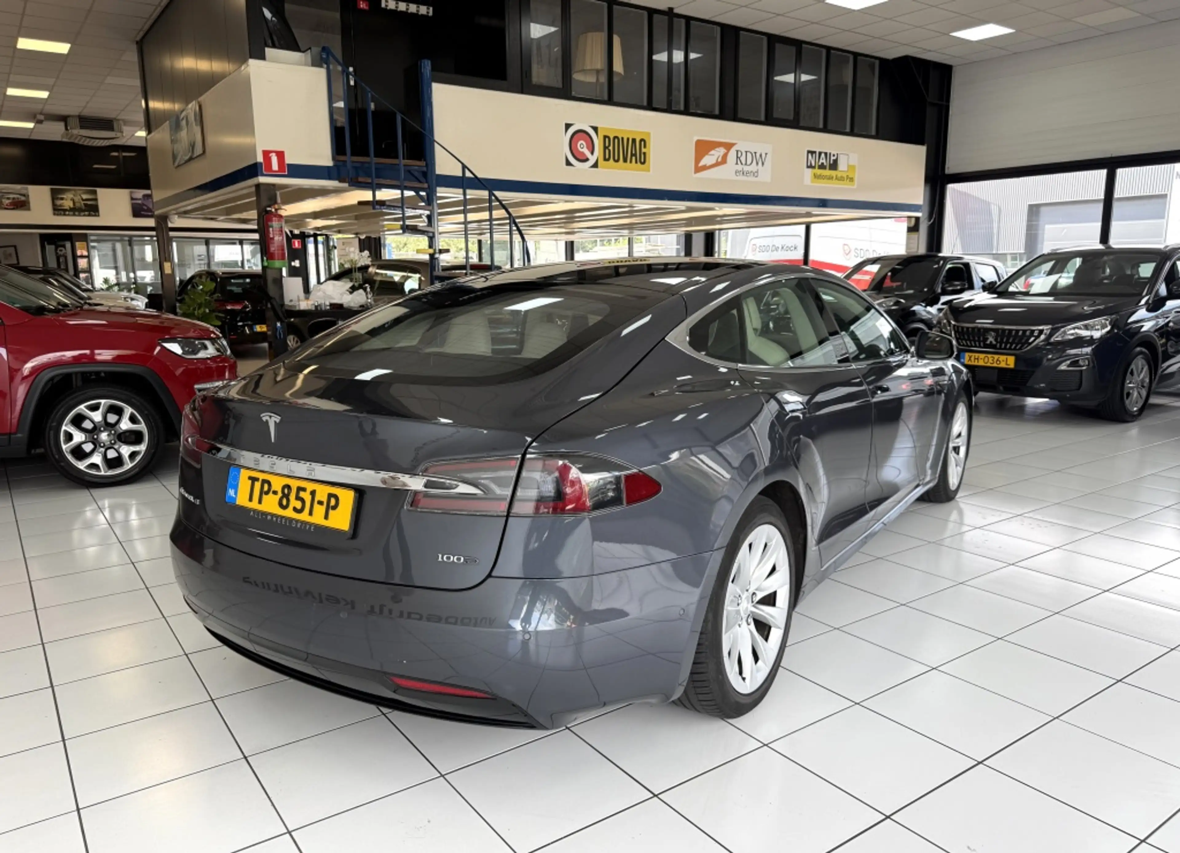 Tesla Model S 100D Panoramadak — photo 14