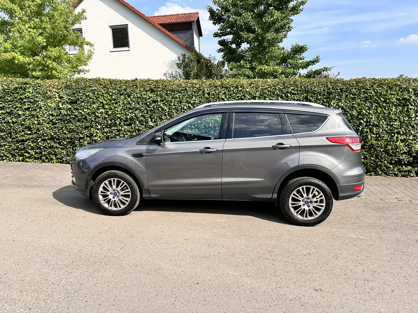 Ford Kuga Titanium Grau - 2
