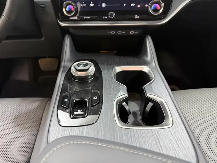 Lexus RZ 450e EXECUTIVE 2024, foto 23