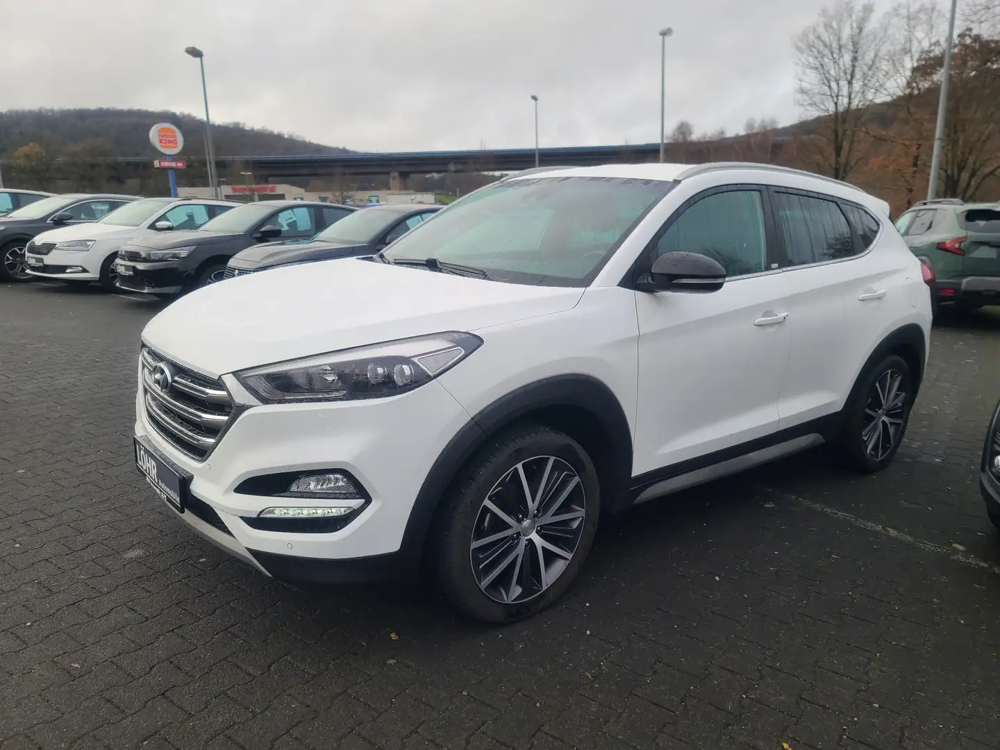 Hyundai TUCSON Passion + 4WD + AHK abnehmbar Weiß - 2