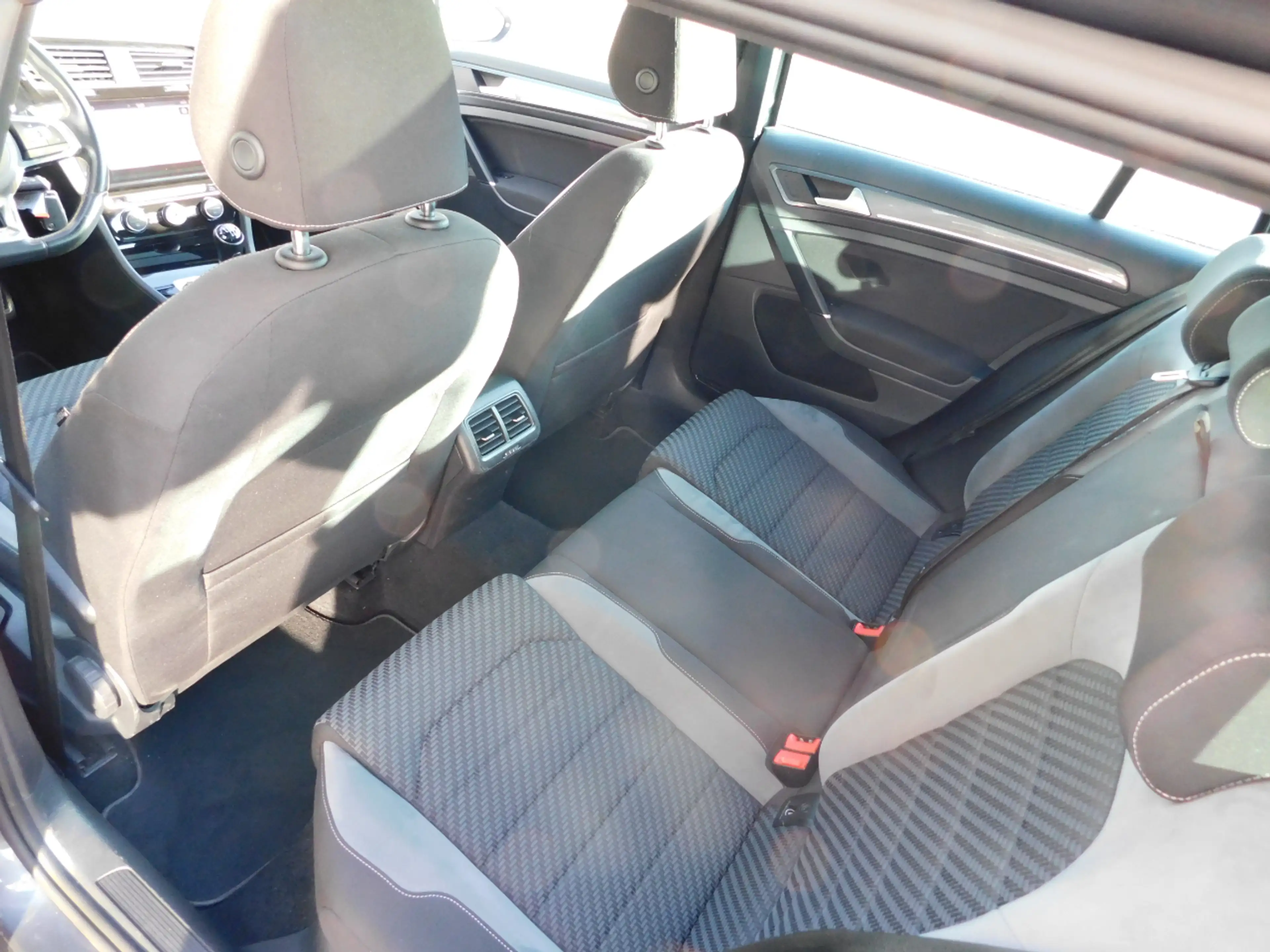 Volkswagen Golf Variant 1.5TSI 150PK R-LINE!! All-in Prijs! Trekhaak! NL! — photo 25