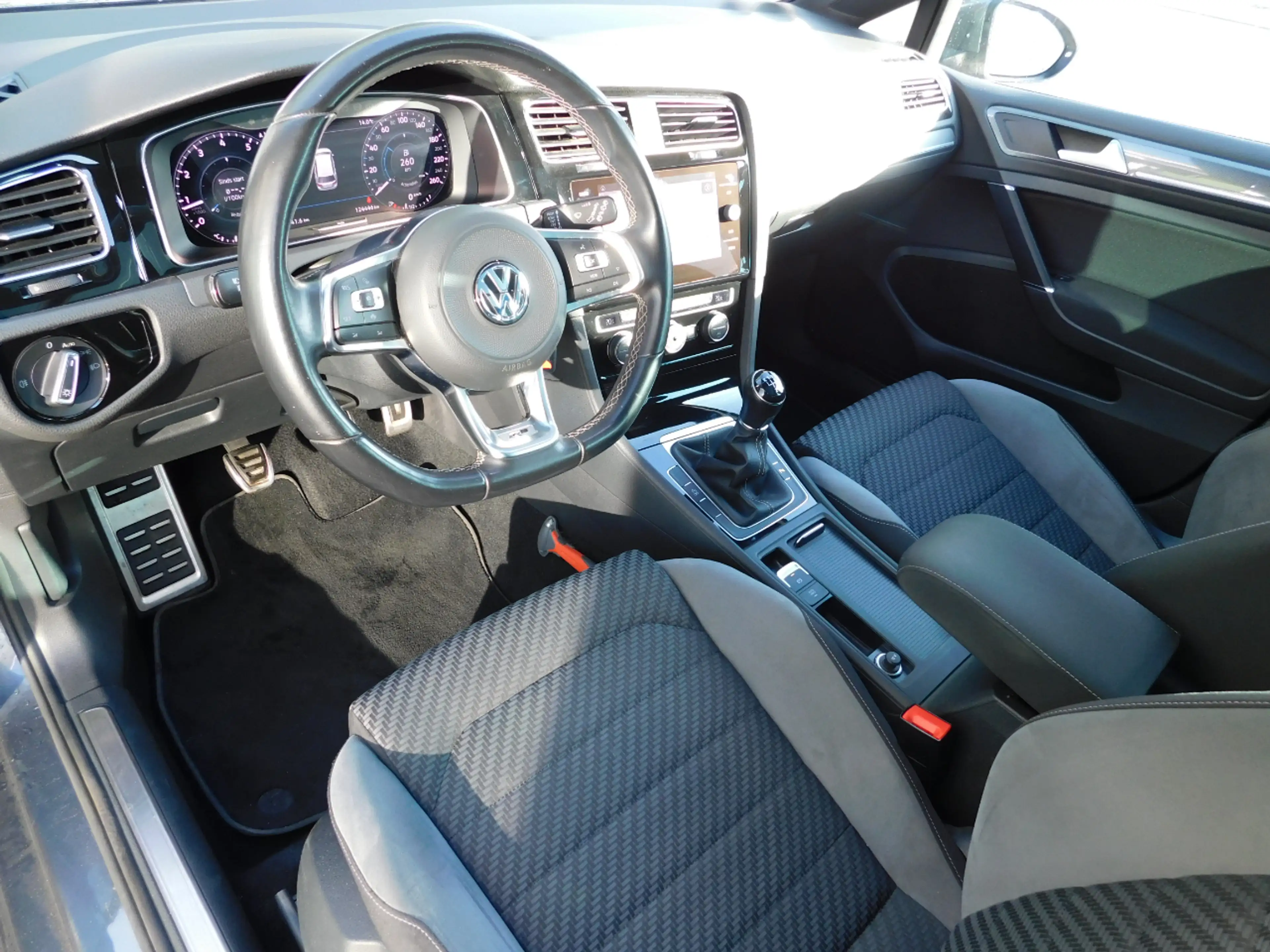 Volkswagen Golf Variant 1.5TSI 150PK R-LINE!! All-in Prijs! Trekhaak! NL! — photo 2