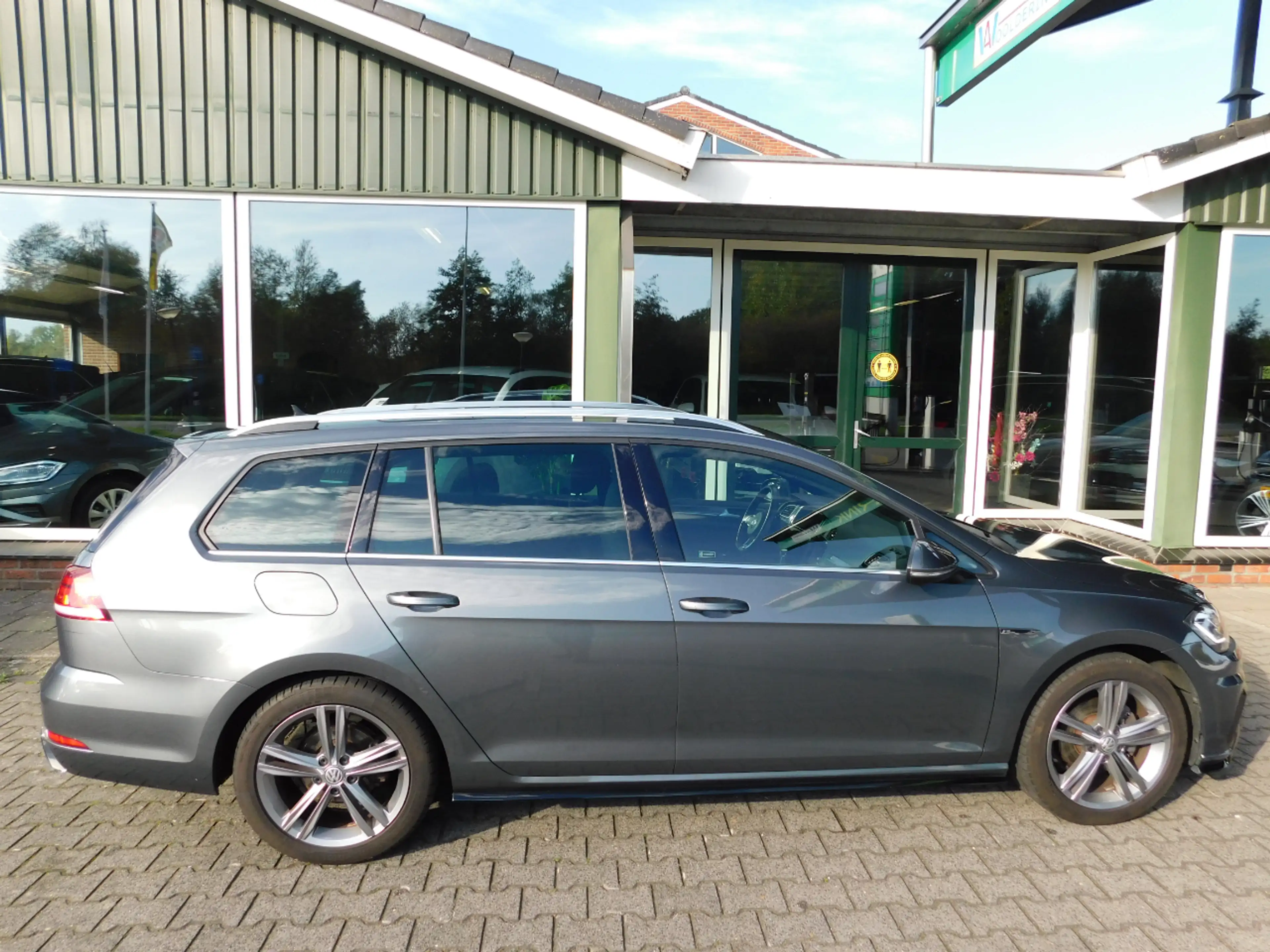 Volkswagen Golf Variant 1.5TSI 150PK R-LINE!! All-in Prijs! Trekhaak! NL! — photo 4