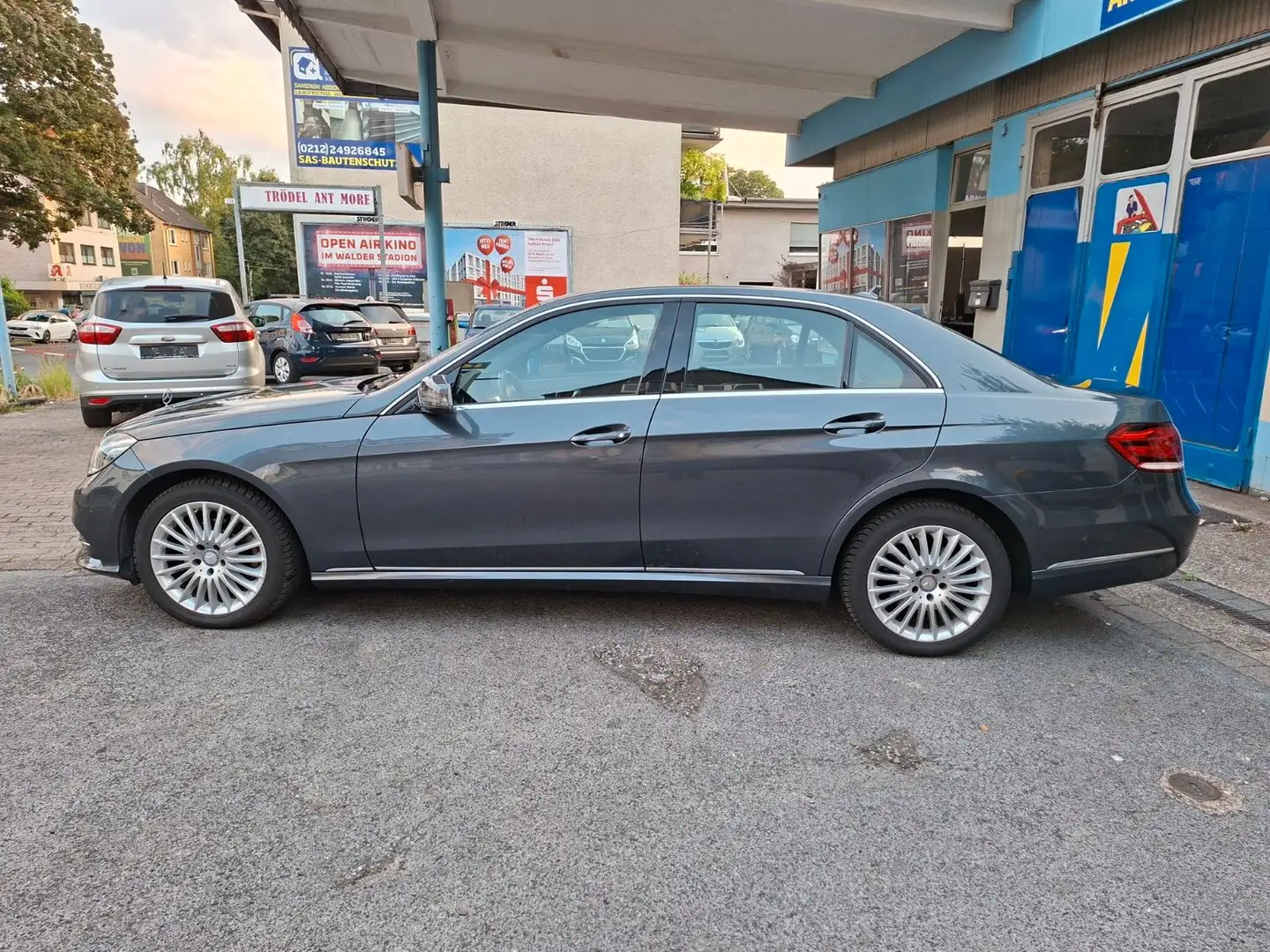 Mercedes-Benz E 200 E -Klasse Lim. E 200 BlueTec Grau - 2