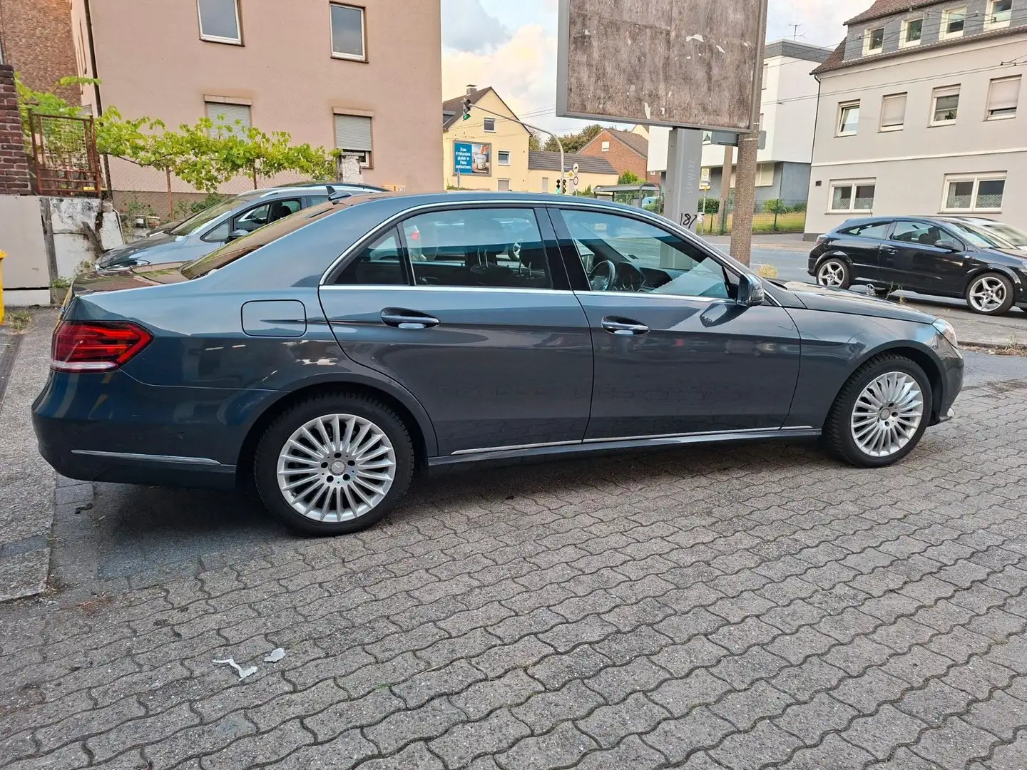 Mercedes-Benz E 200 E -Klasse Lim. E 200 BlueTec Grau - 1