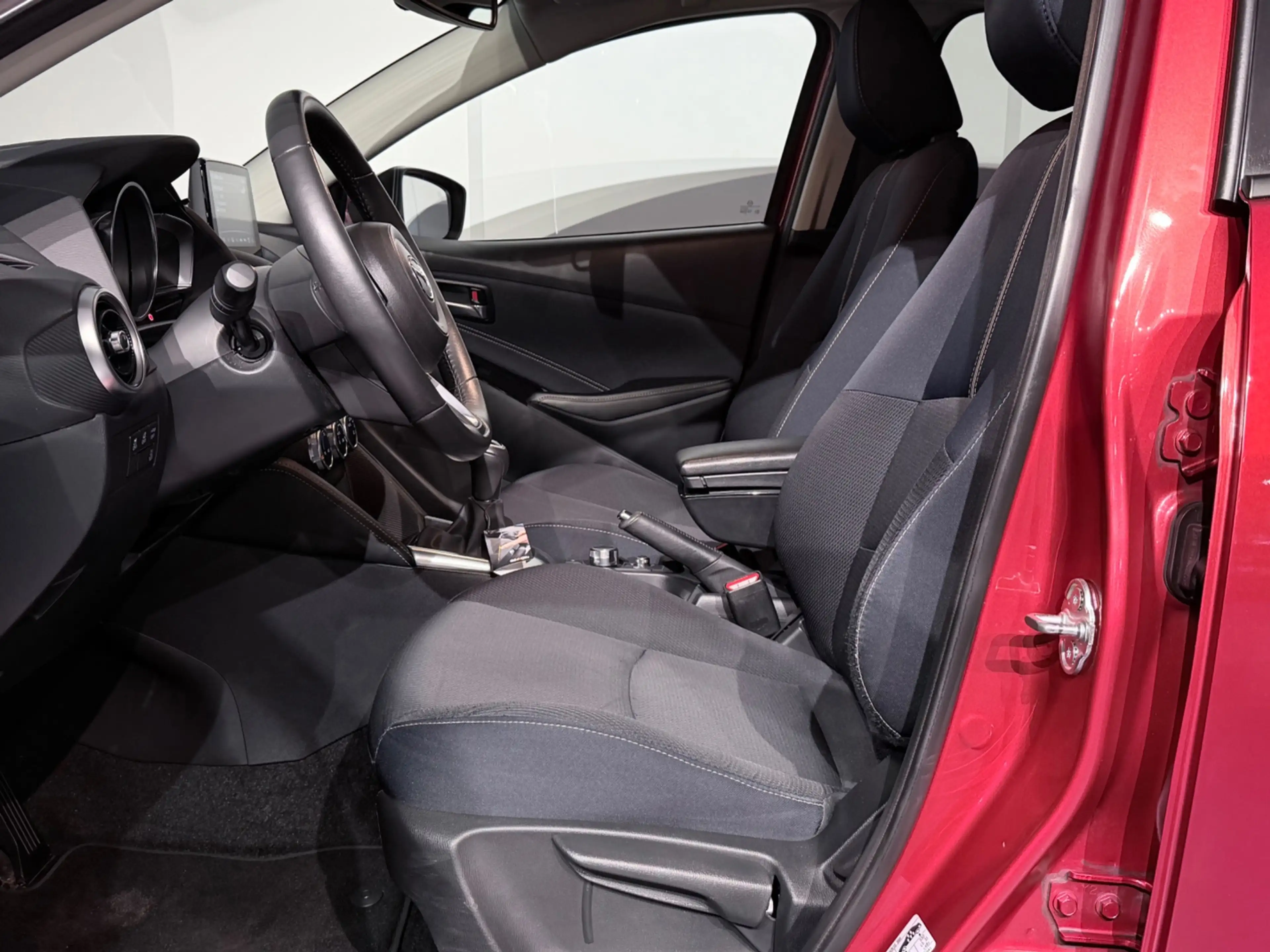 Mazda 2 1.5 Skyactiv-G Signature /Clima/Cruise/Keyless/Cam — photo 12