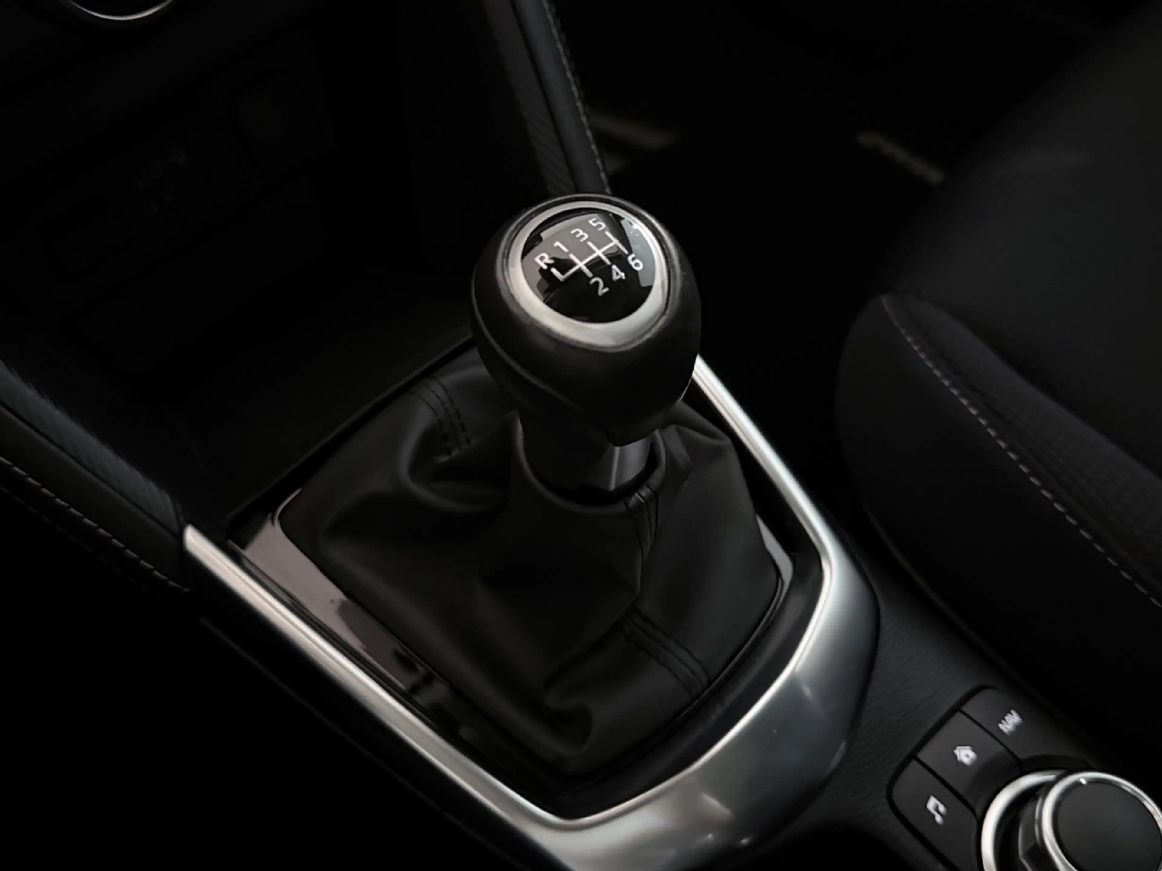 Mazda 2 1.5 Skyactiv-G Signature /Clima/Cruise/Keyless/Cam — photo 35