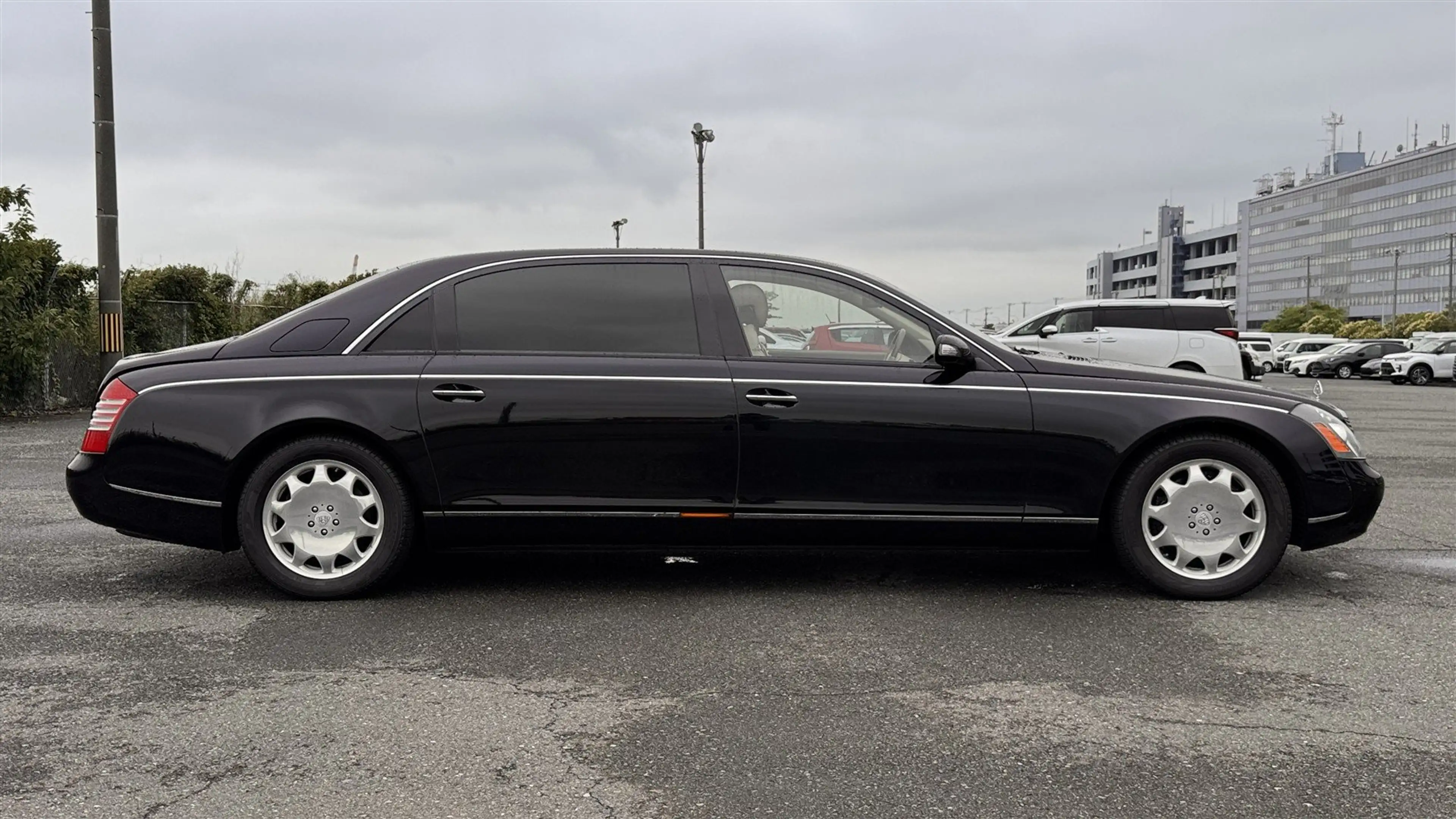 Maybach 62 Limousine mit Trennwand — photo 4