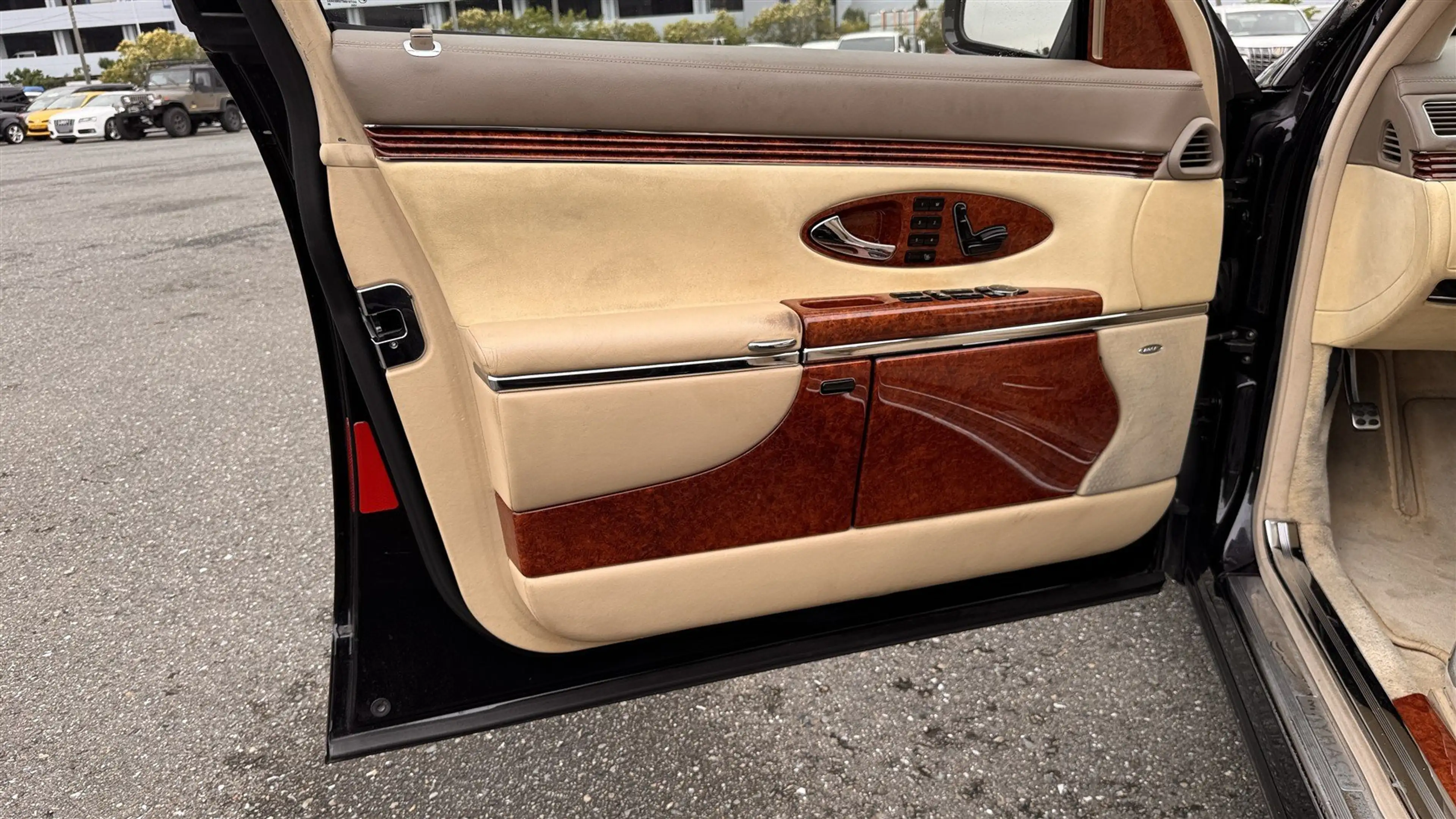 Maybach 62 Limousine mit Trennwand — photo 14