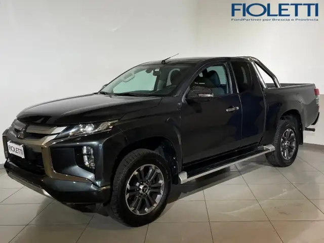 Mitsubishi L200 (2019--->) 2.3 D CLUB CAB 4X4 SUPER SELECT INTENSE