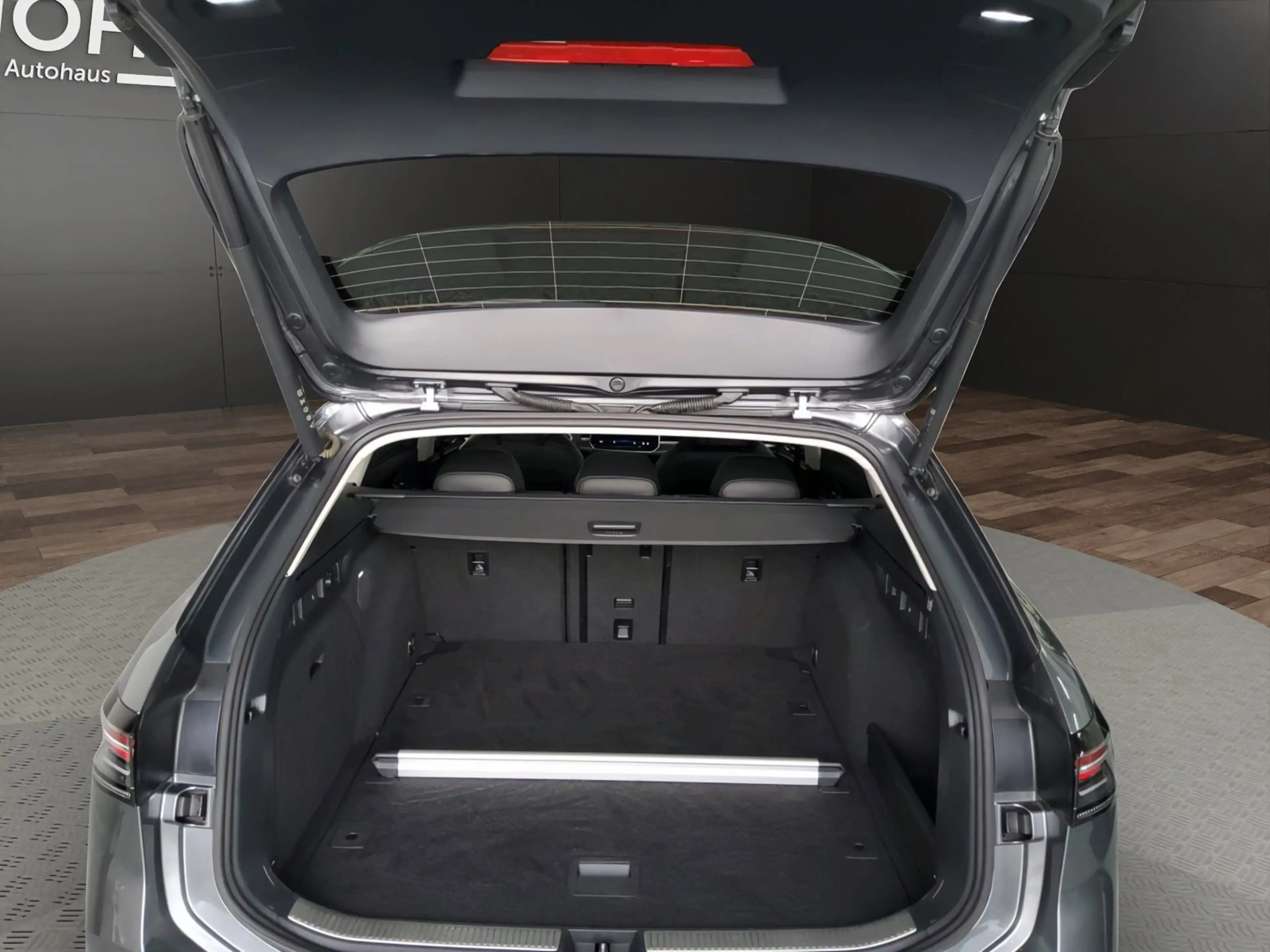 Volkswagen Passat Variant 1.5 eTSI Business DSG LED+AHK+ACP — photo 9
