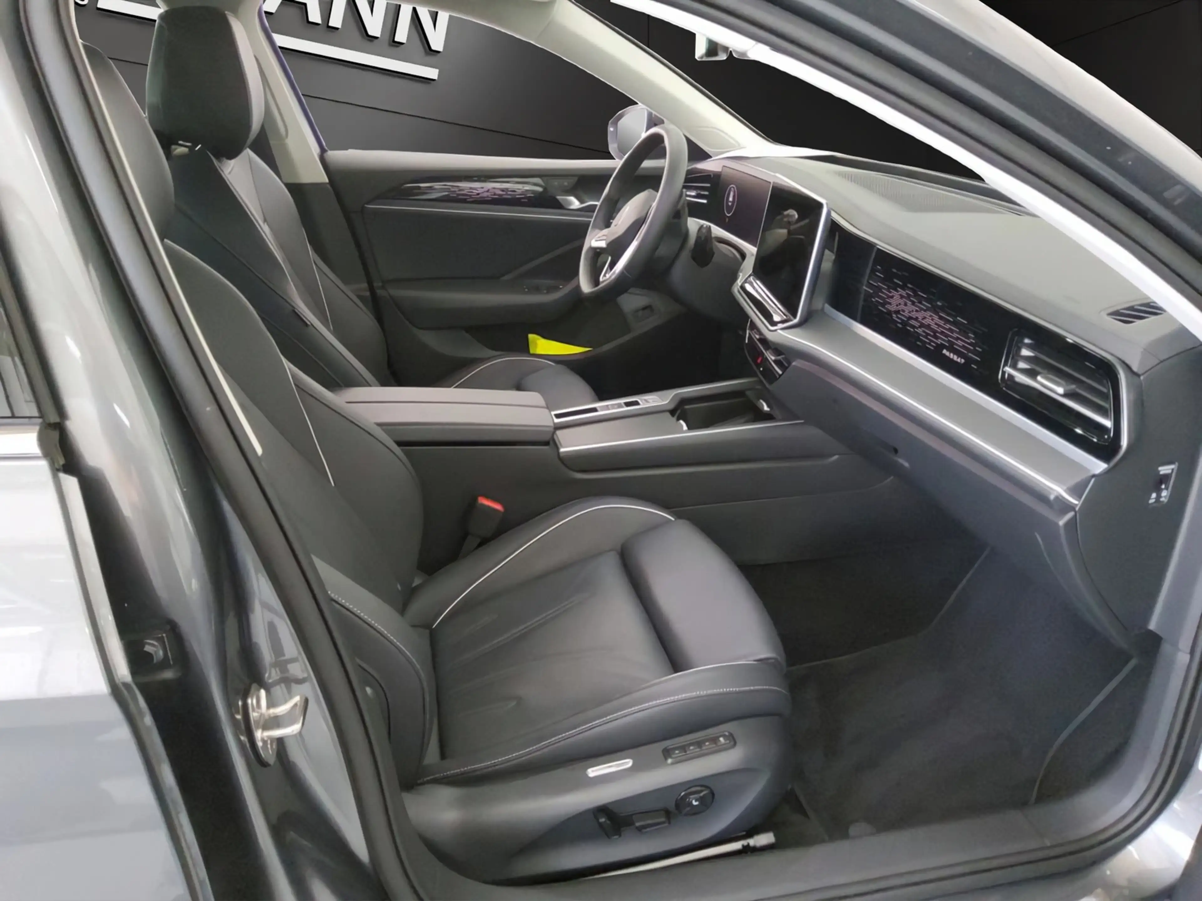 Volkswagen Passat Variant 1.5 eTSI Business DSG LED+AHK+ACP — photo 6