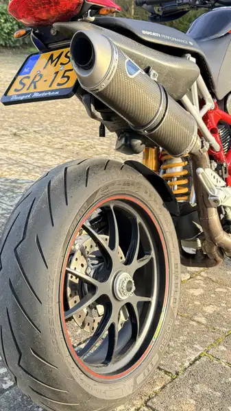 Ducati Hypermotard 1100 - foto 8