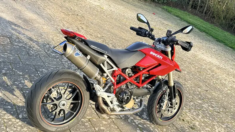 Ducati Hypermotard 1100 - foto 4