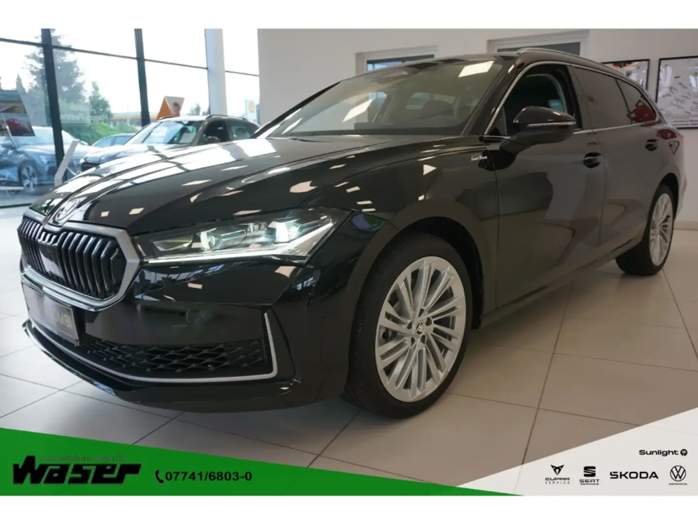 Skoda Superb Combi 2.0 TSI L&K 4x4 DSG AHK Pano DCC Canton Matr Schwarz - 1