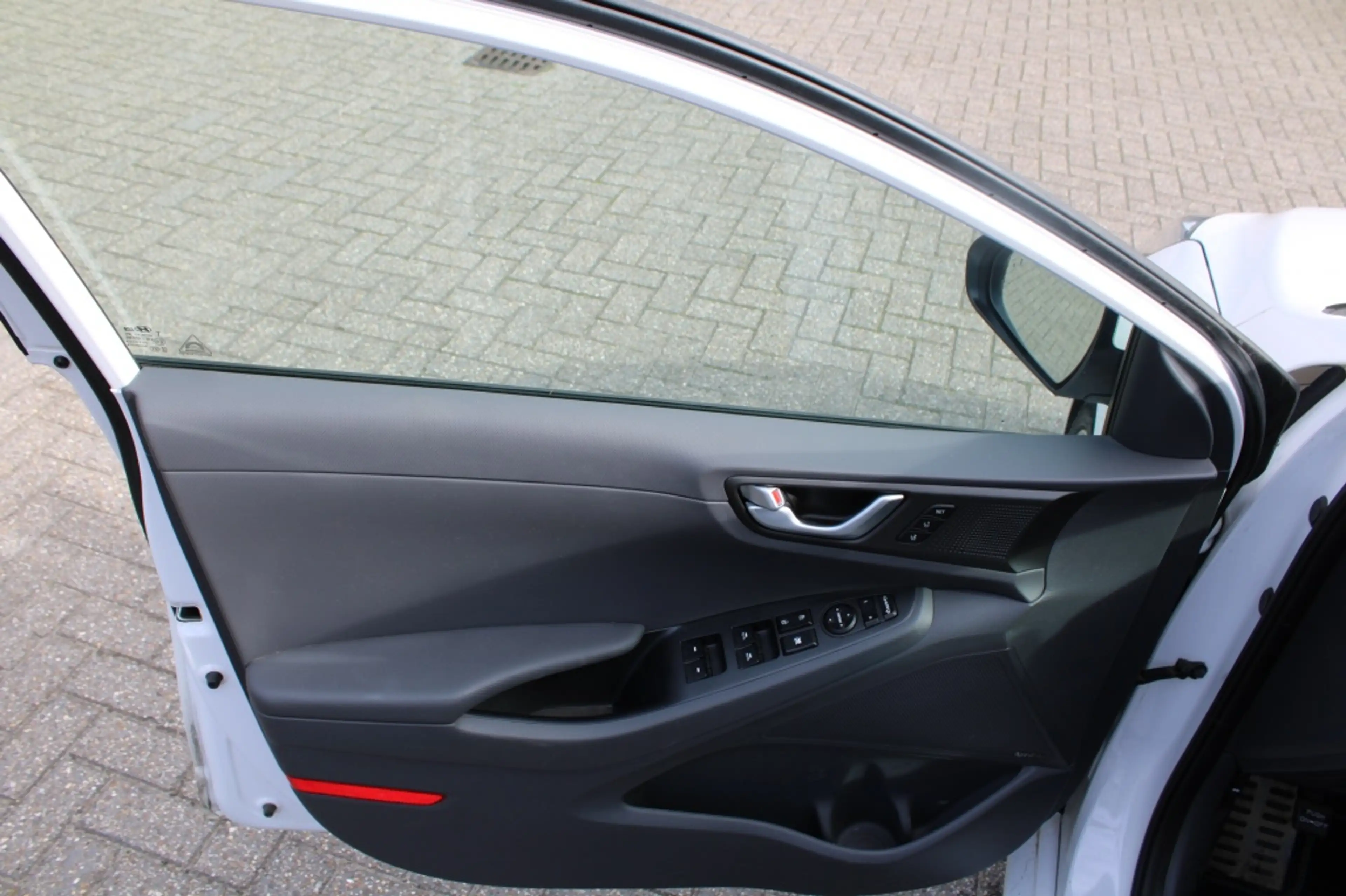 Hyundai IONIQ 1.6 GDi HEV Premium Full Option! "RIJKLAARPRIJS" — photo 7