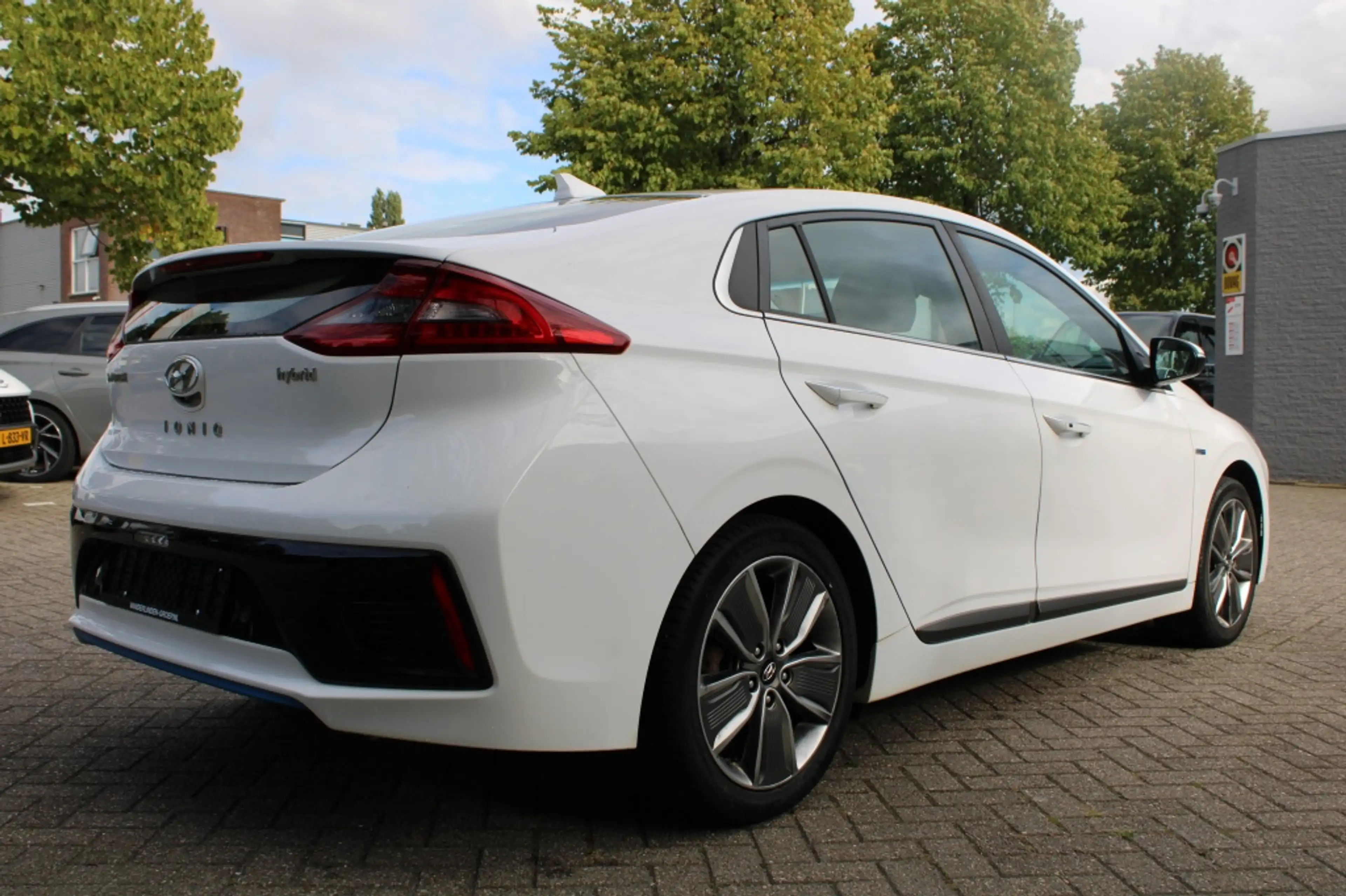 Hyundai IONIQ 1.6 GDi HEV Premium Full Option! "RIJKLAARPRIJS" — photo 4