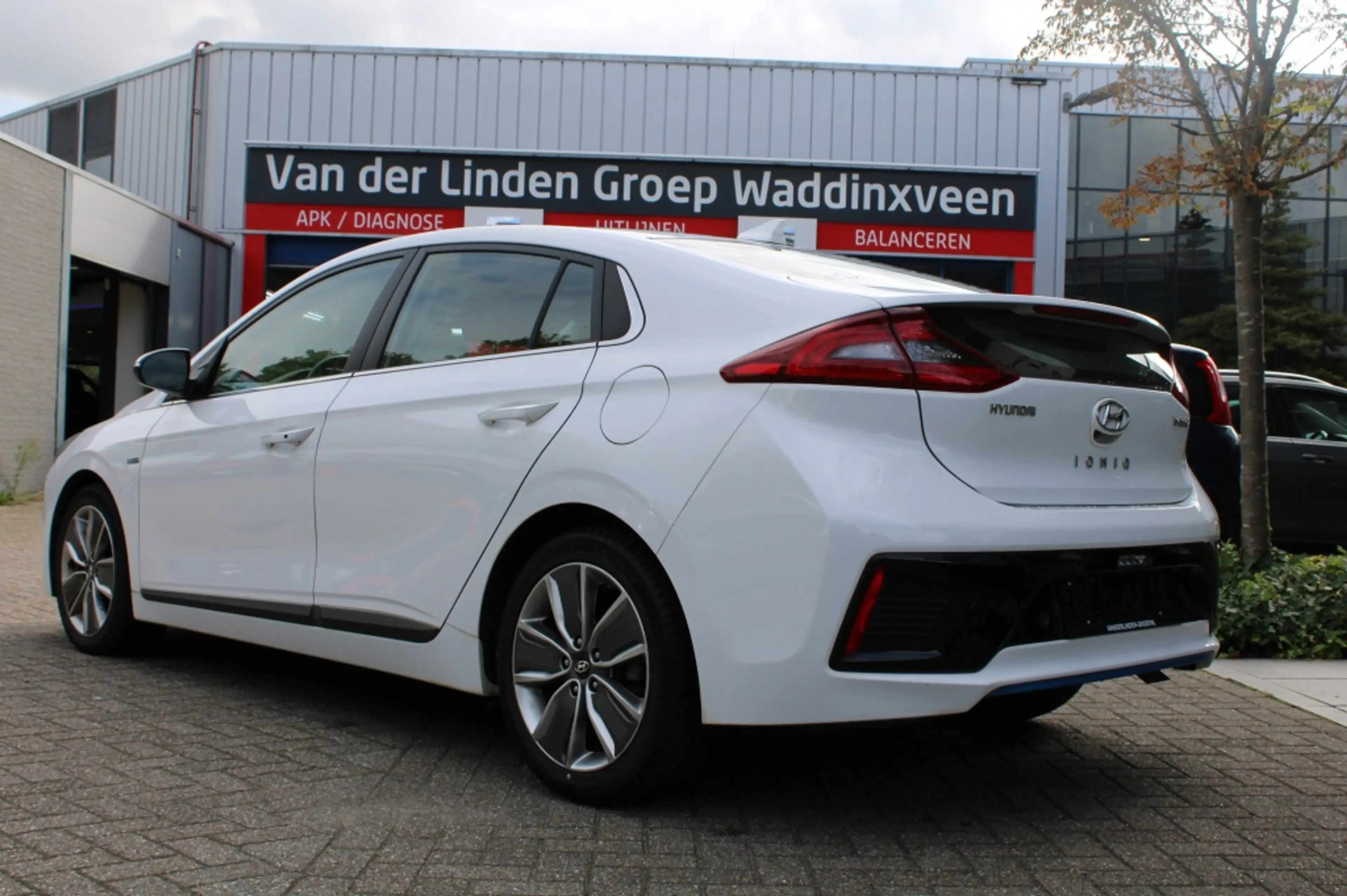 Hyundai IONIQ 1.6 GDi HEV Premium Full Option! "RIJKLAARPRIJS" — photo 2