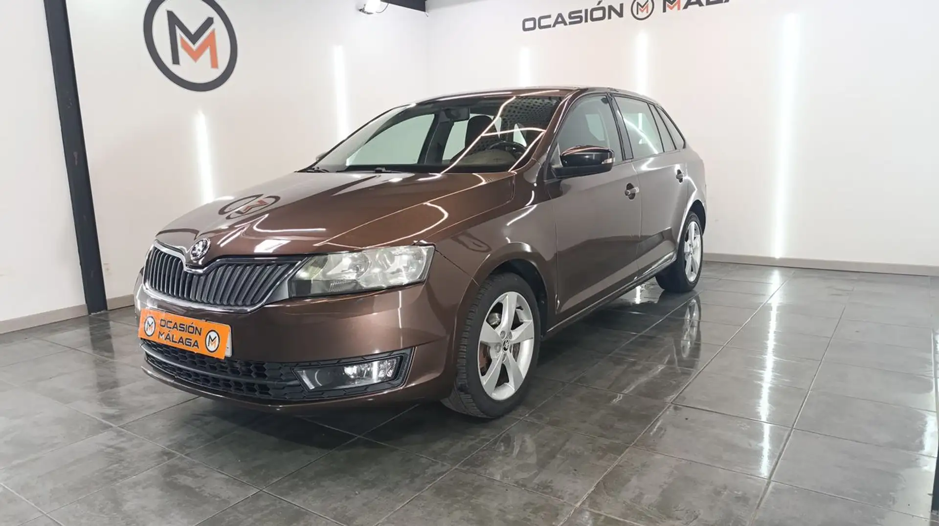 Skoda Rapid/Spaceback 1.4TDI CR Style DSG Brun - 1