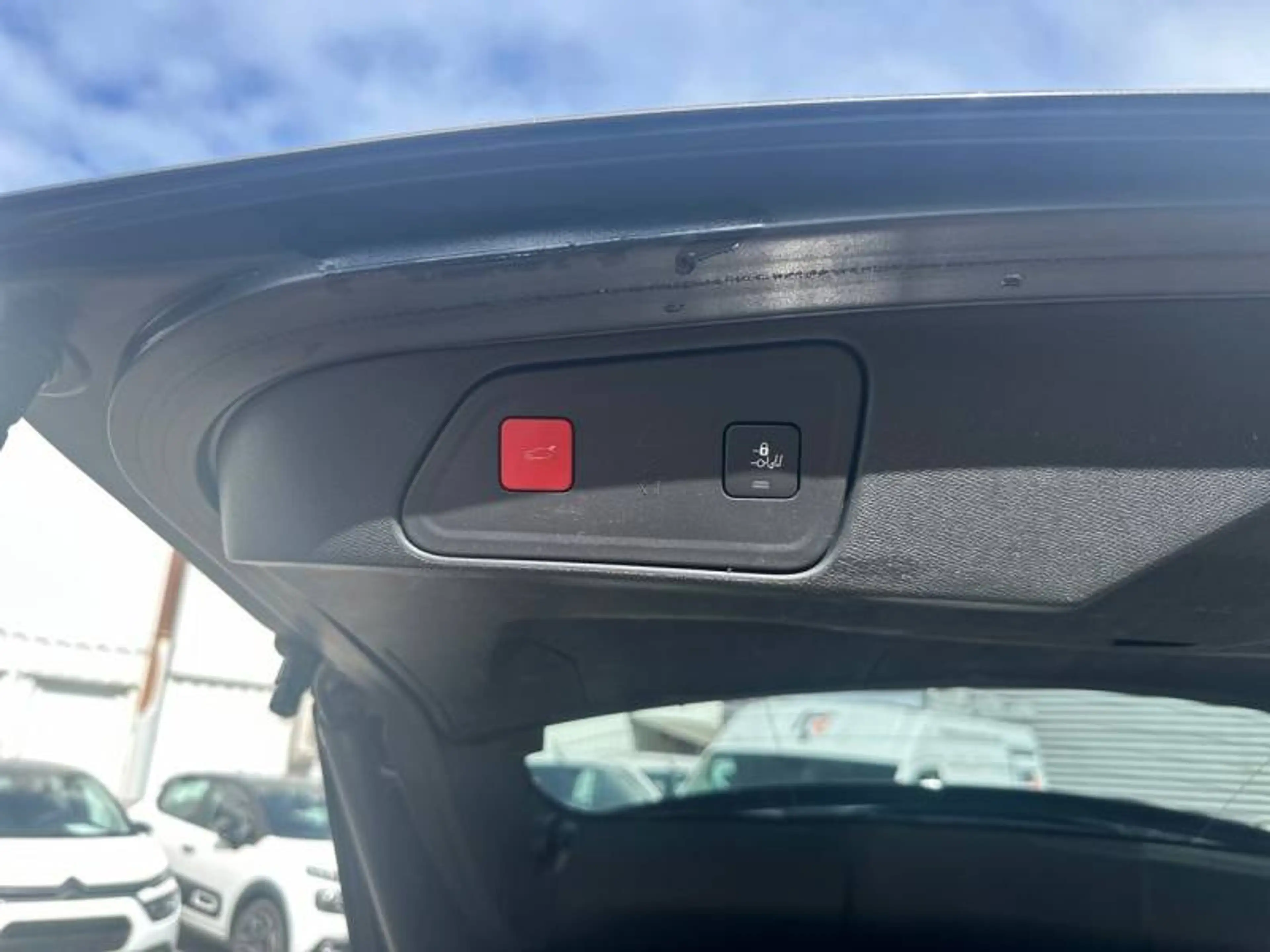 Peugeot 3008 2 1.5 BlueHDi 96kW S&S EAT8 Pack GT — photo 26