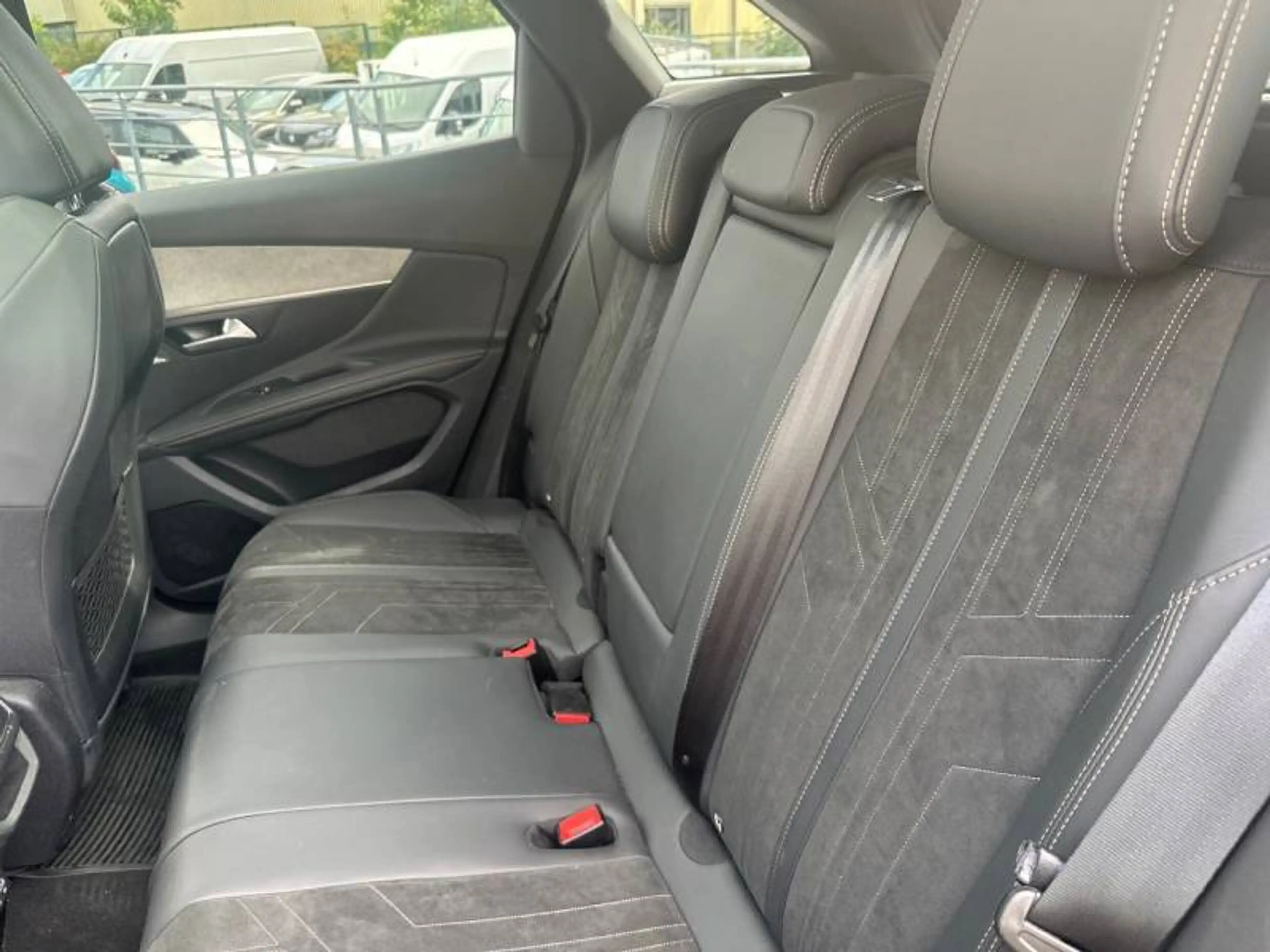 Peugeot 3008 2 1.5 BlueHDi 96kW S&S EAT8 Pack GT — photo 10