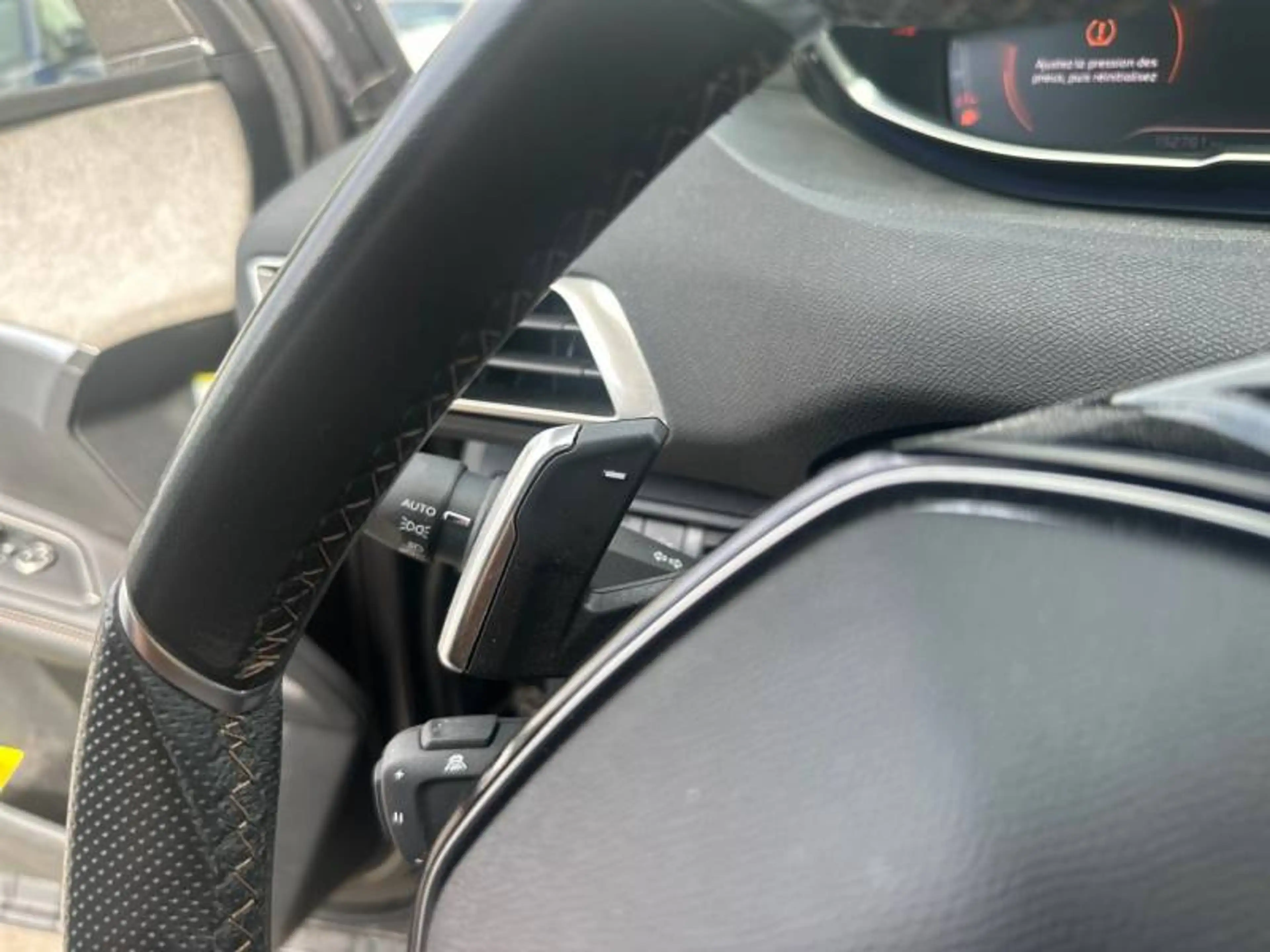 Peugeot 3008 2 1.5 BlueHDi 96kW S&S EAT8 Pack GT — photo 14