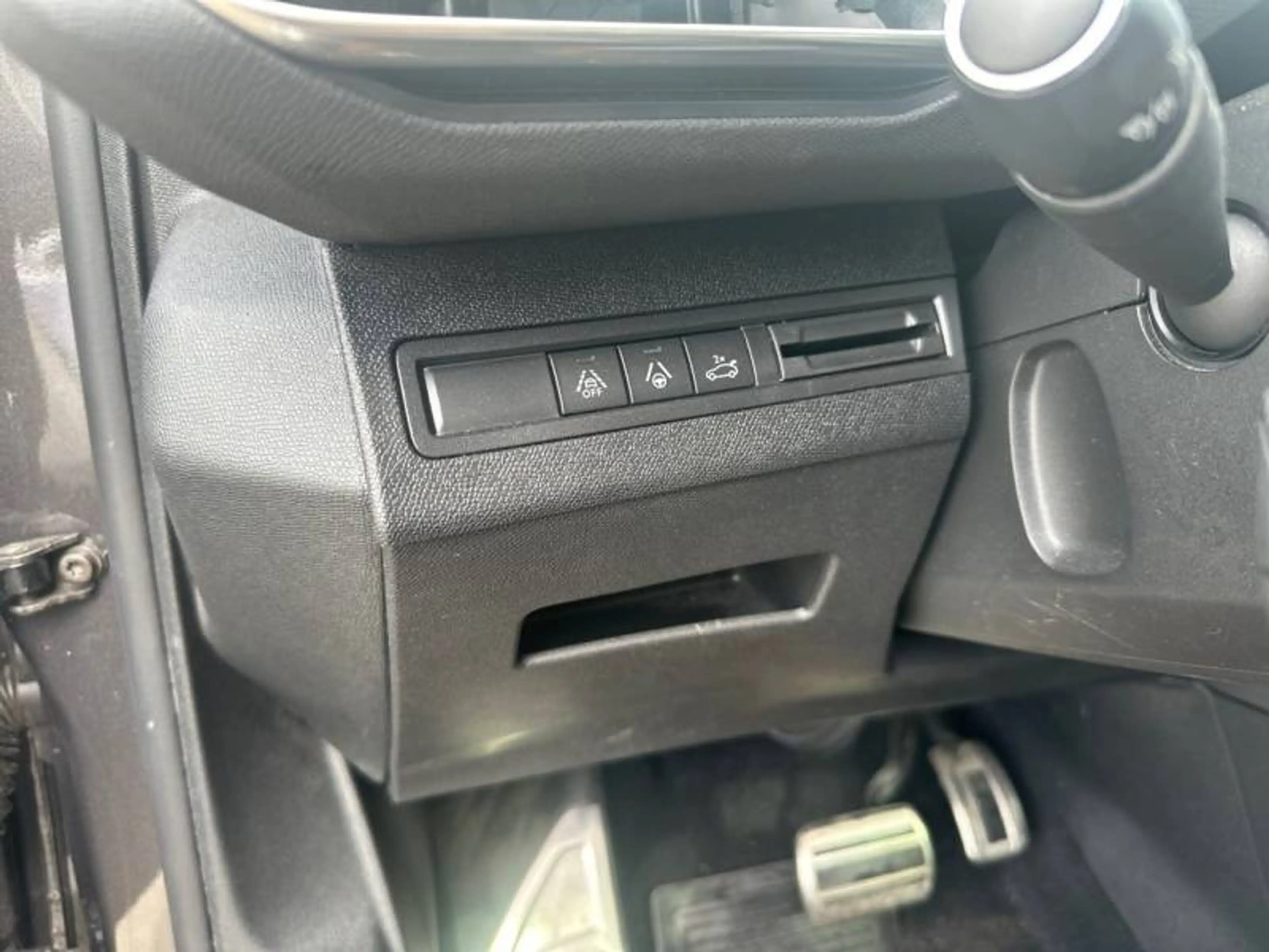 Peugeot 3008 2 1.5 BlueHDi 96kW S&S EAT8 Pack GT — photo 13