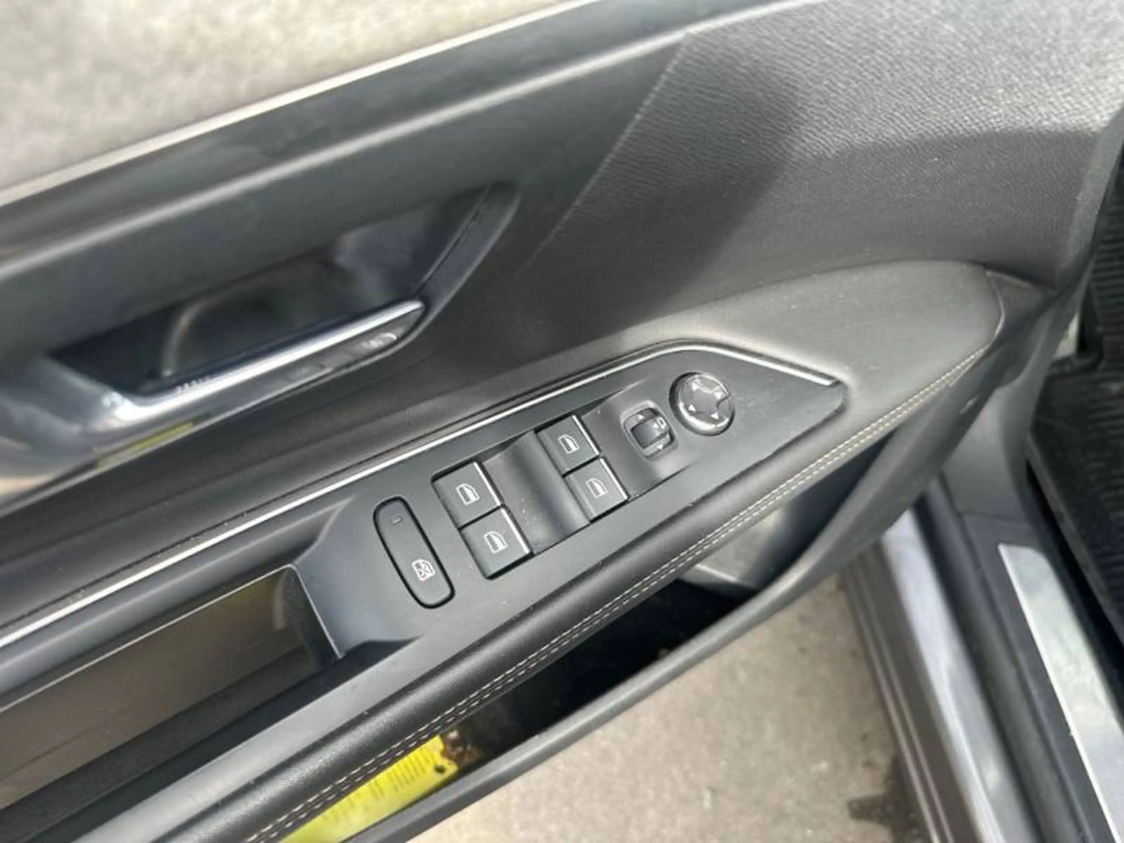 Peugeot 3008 2 1.5 BlueHDi 96kW S&S EAT8 Pack GT — photo 12