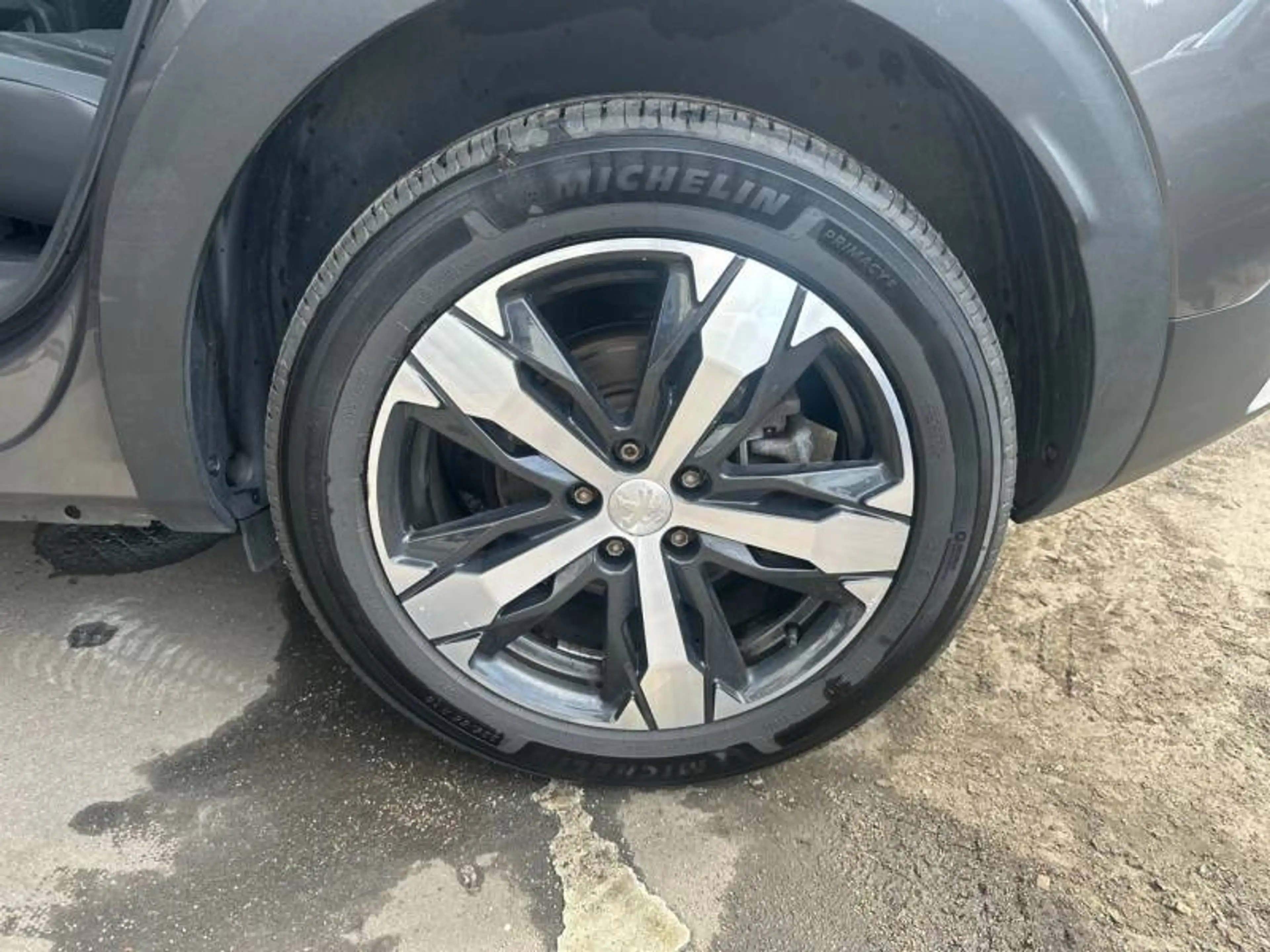 Peugeot 3008 2 1.5 BlueHDi 96kW S&S EAT8 Pack GT — photo 11
