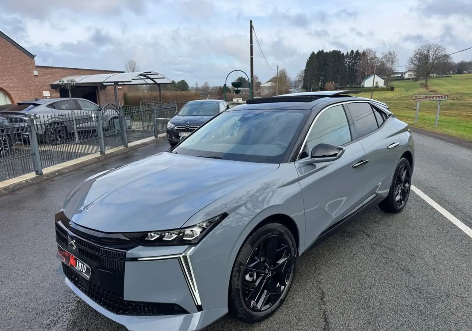 DS Automobiles N°4 ETOILE ALCANTARA HYBRIDE 145 neuve toit pano hayon électrique jantes minéapolis matrix leds cachemire ou cristal pearl 5 Gris - 1