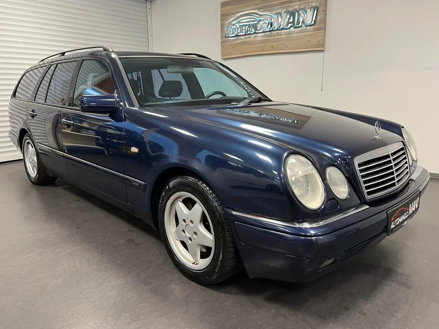 Mercedes-Benz E 320 T AVANTGARDE/AHK/Klima/Leder/TUV 09-2027/ Blau - 1