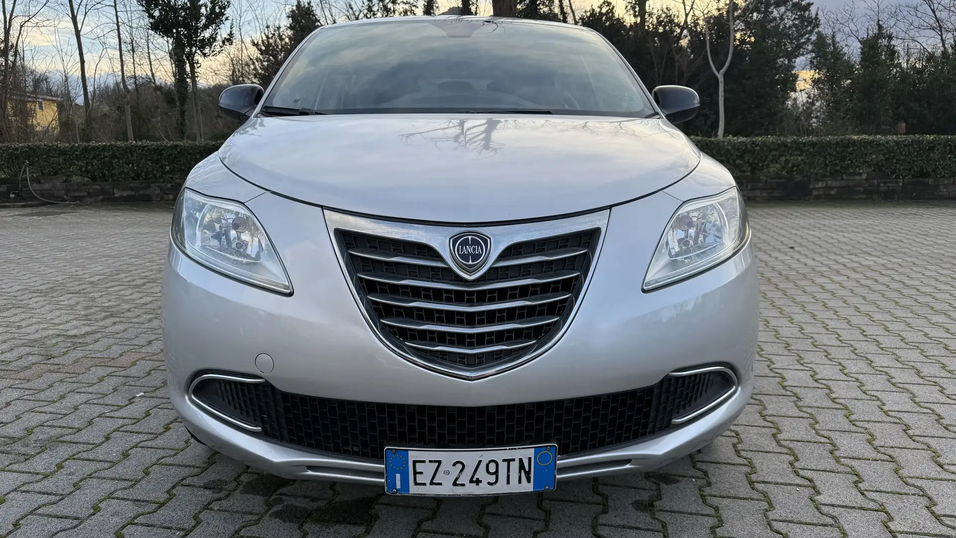 Lancia Ypsilon 1.2 8v Elle 69cv Silber - 2