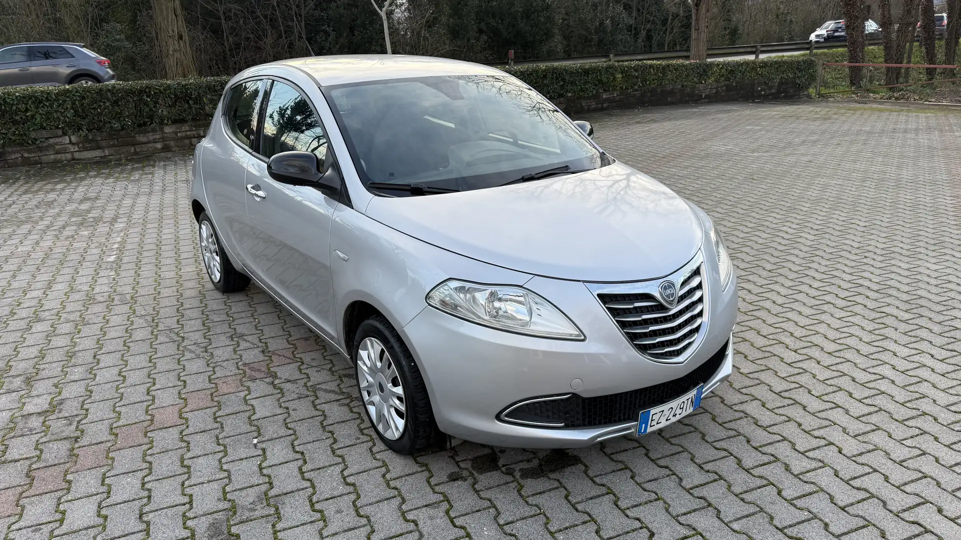 Lancia Ypsilon 1.2 8v Elle 69cv Silber - 1