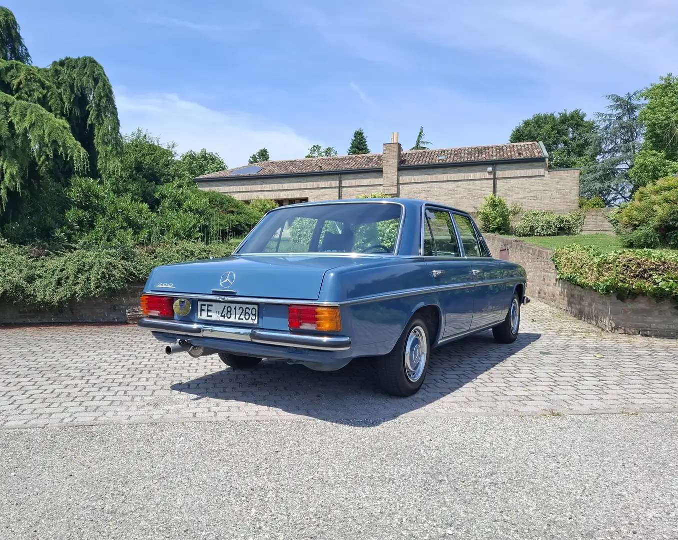 Mercedes-Benz 200 - 2