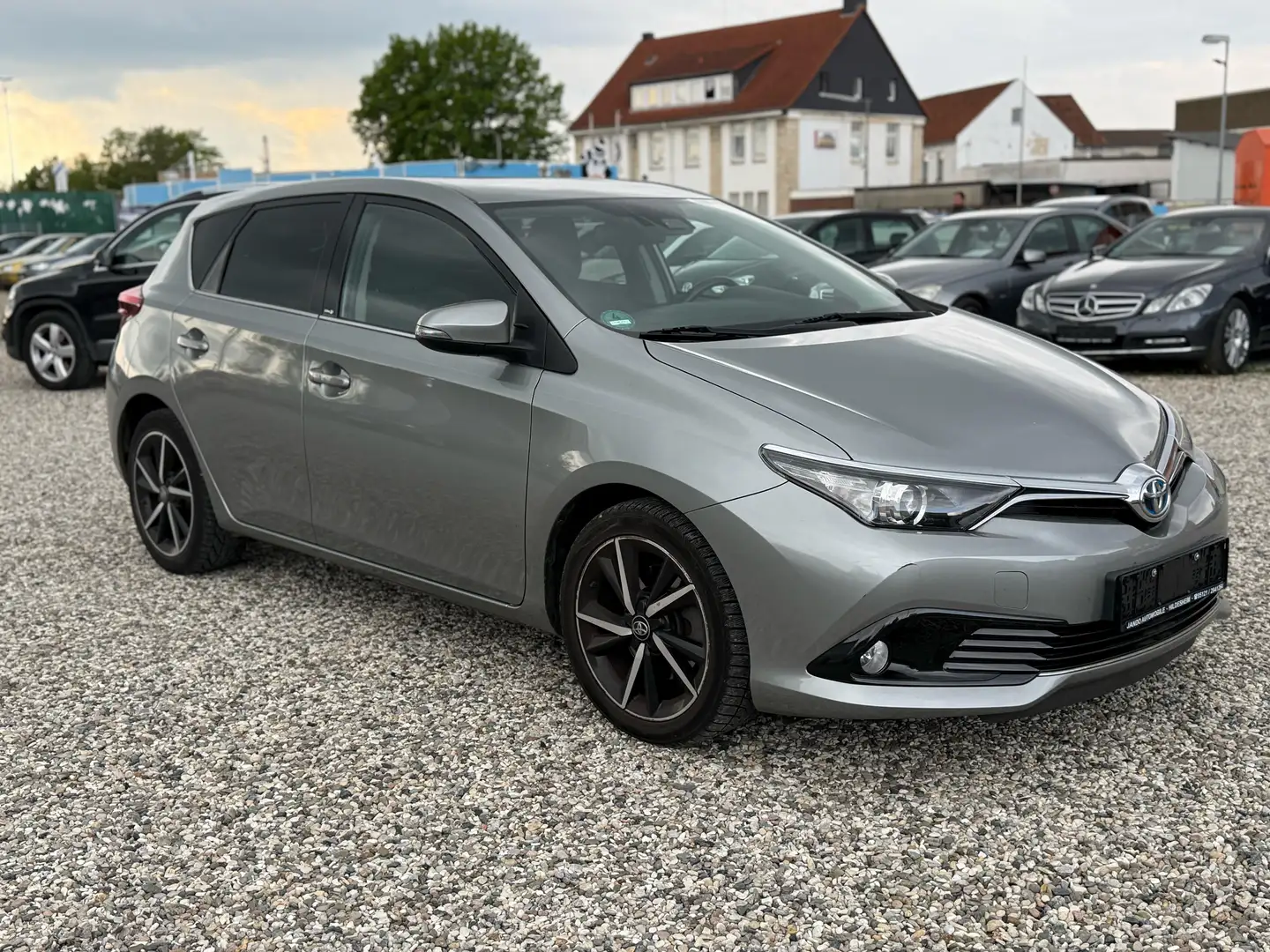 Toyota Auris Hybrid Edition-S+ Gris - 2