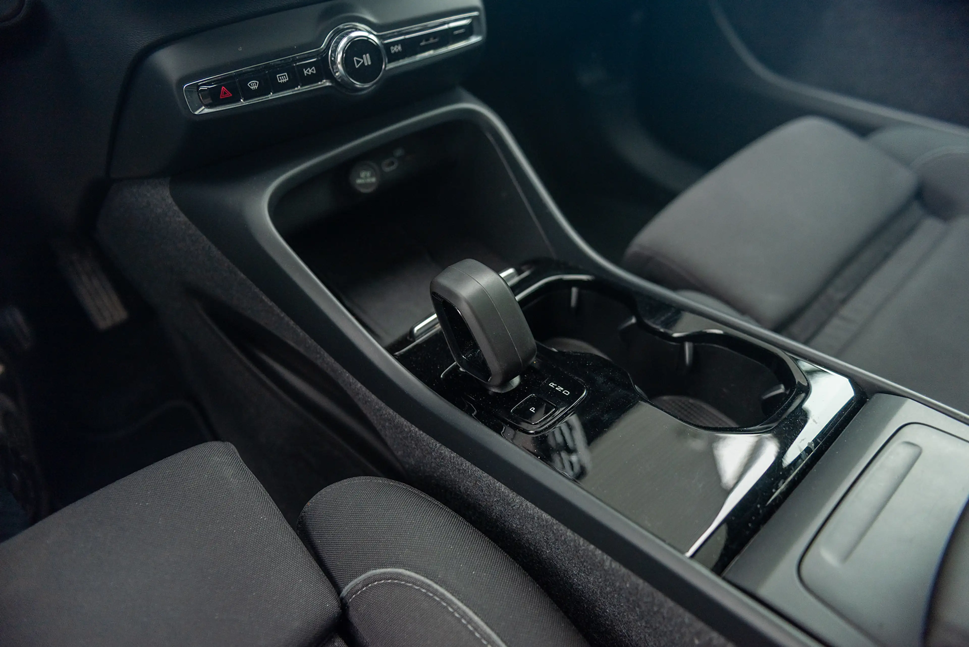 Volvo C40 Aut. Single Motor Extented Range 82 kWh SOH 91% Go — photo 5